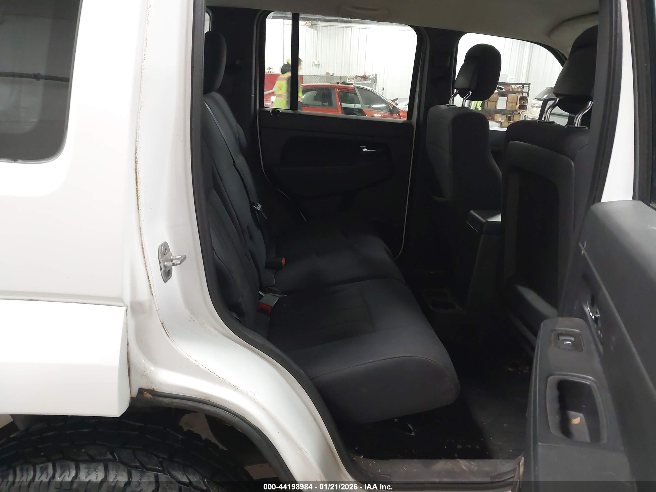 JEEP LIBERTY image 8