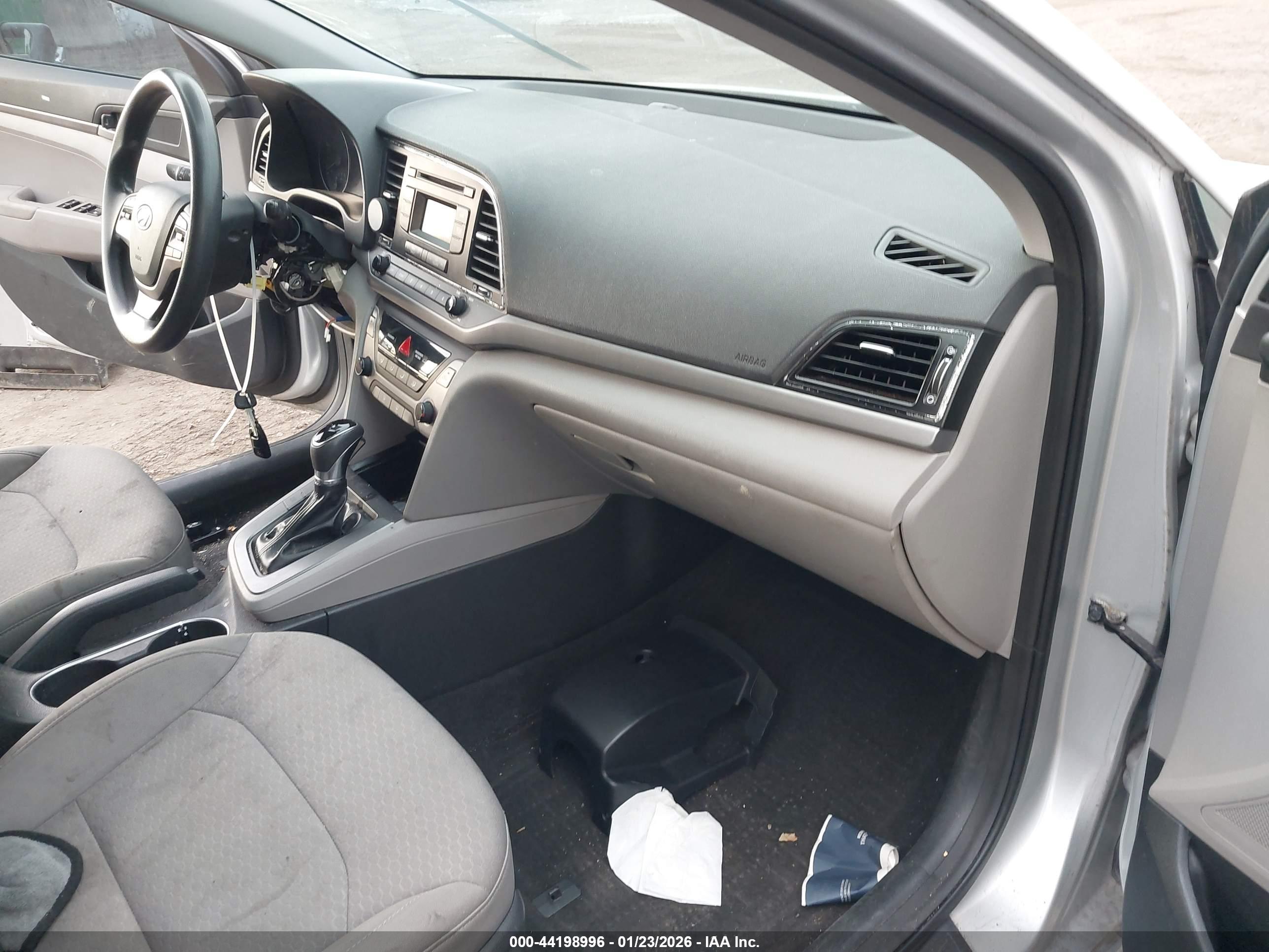 HYUNDAI ELANTRA image 5