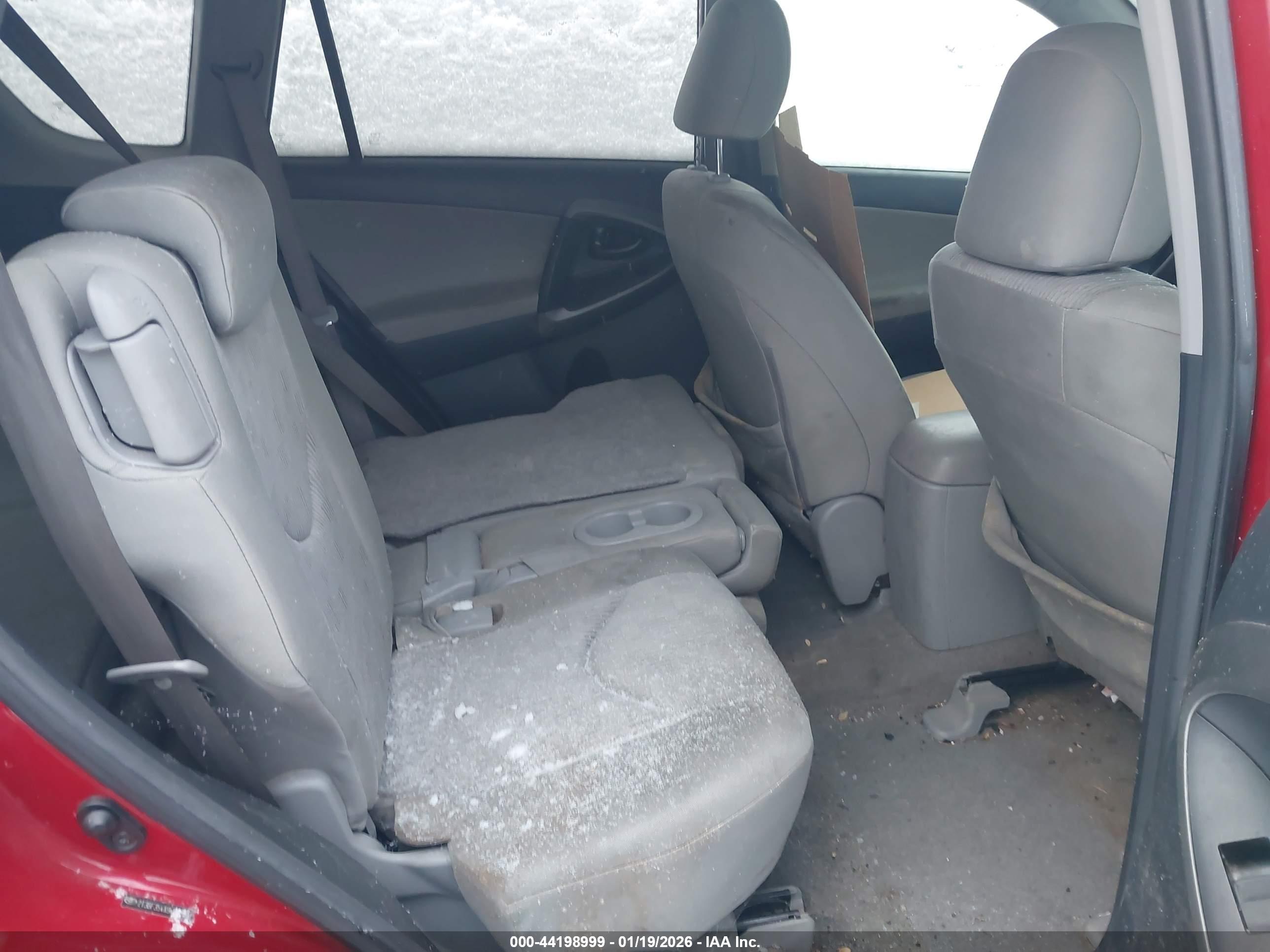 TOYOTA RAV4 image 8