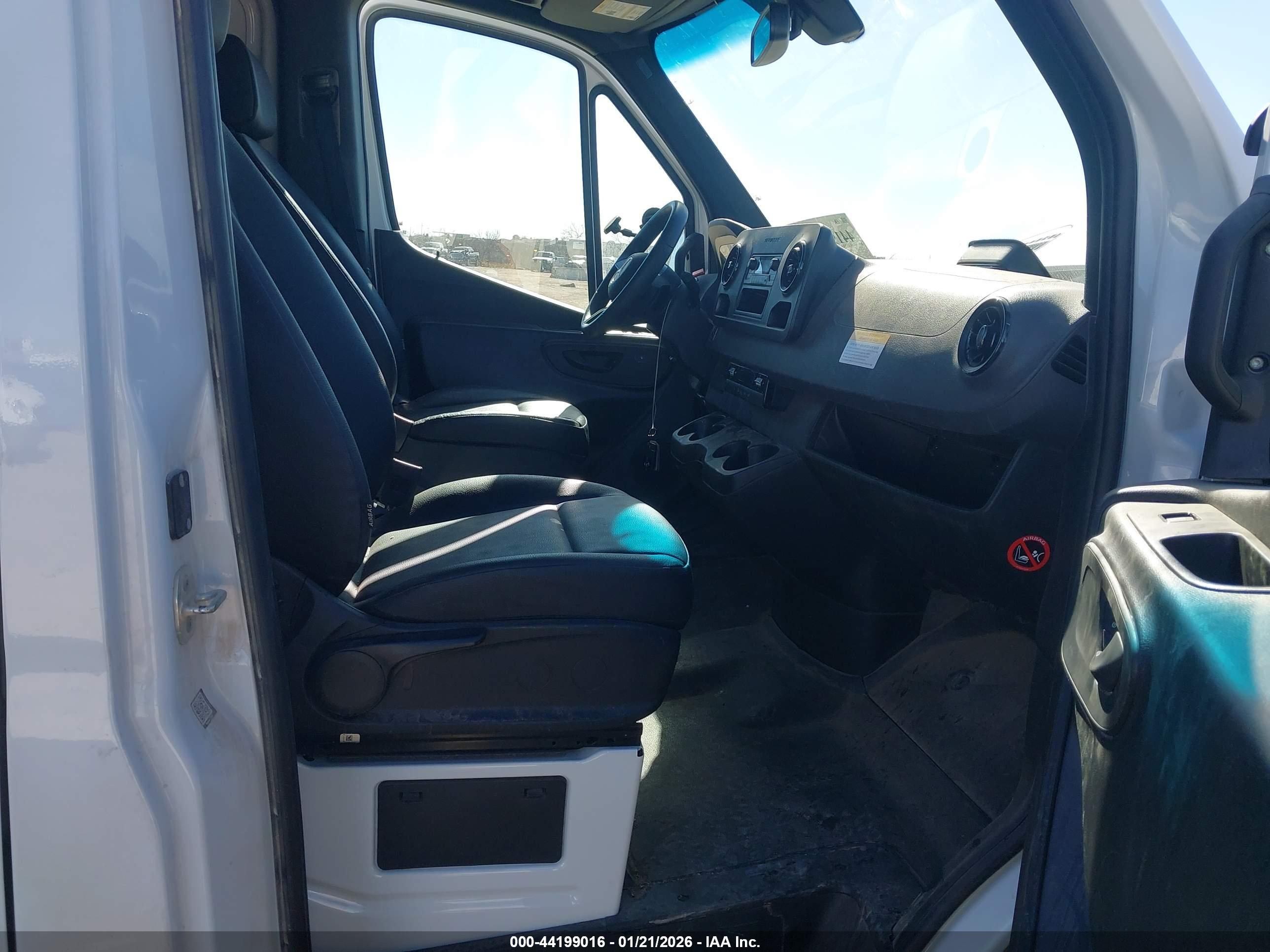 MERCEDES-BENZ SPRINTER image 5