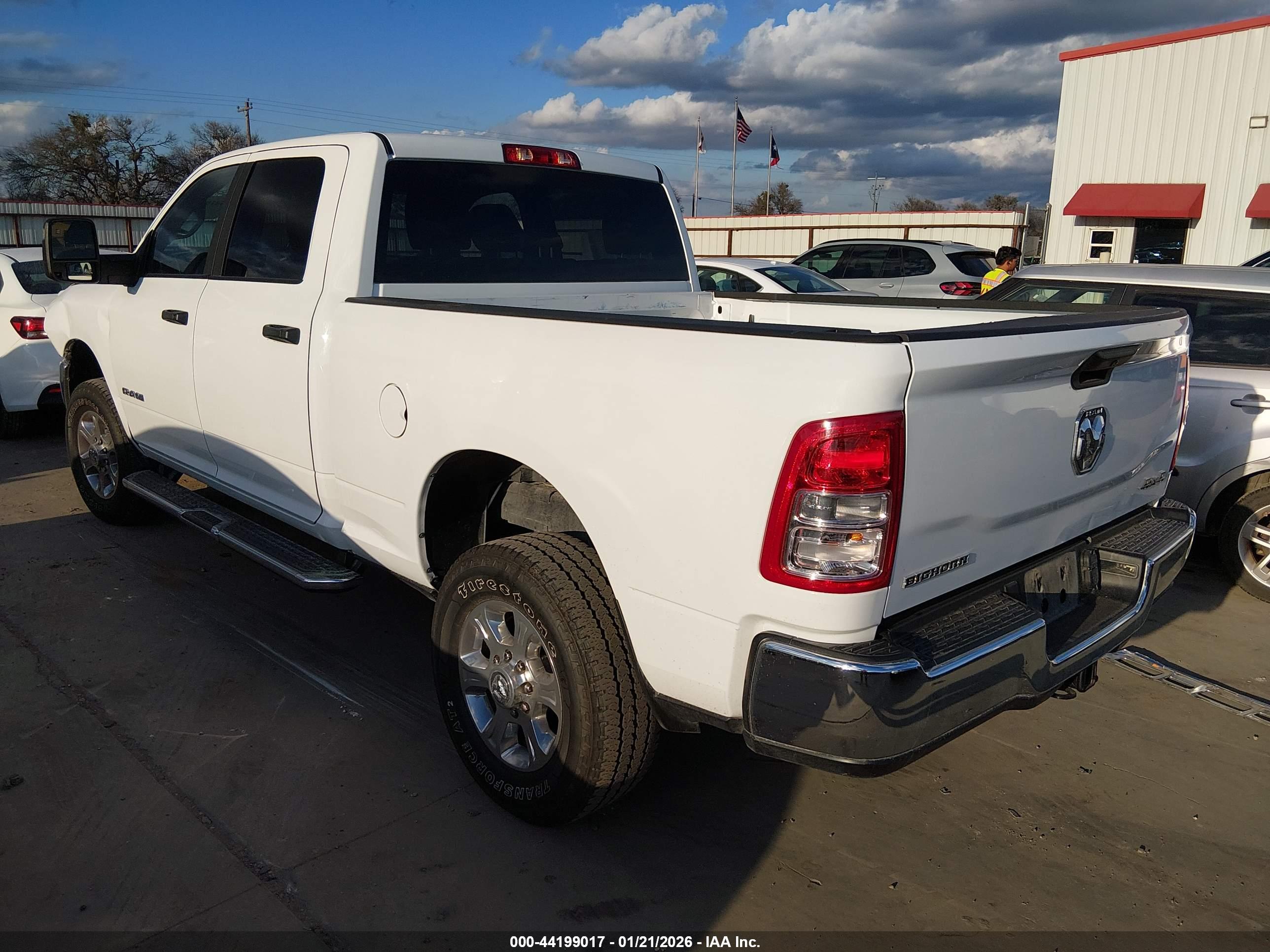 RAM 2500 image 3