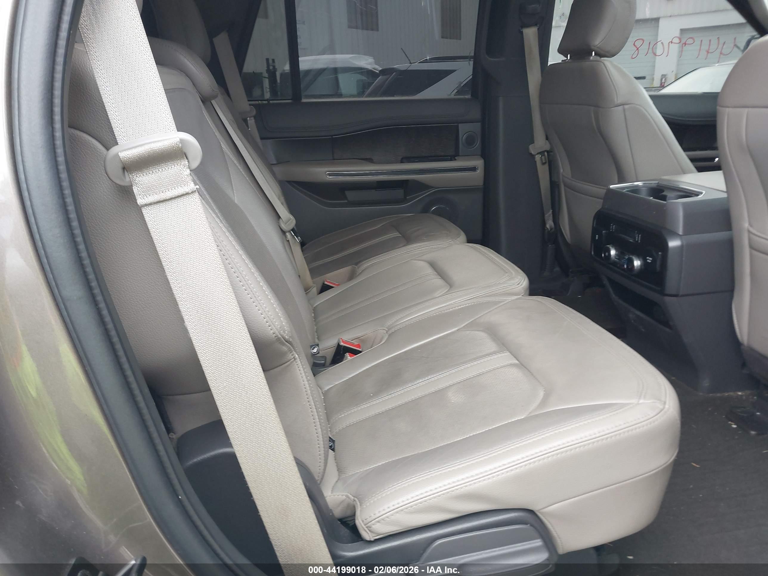 FORD EXPEDITION image 8
