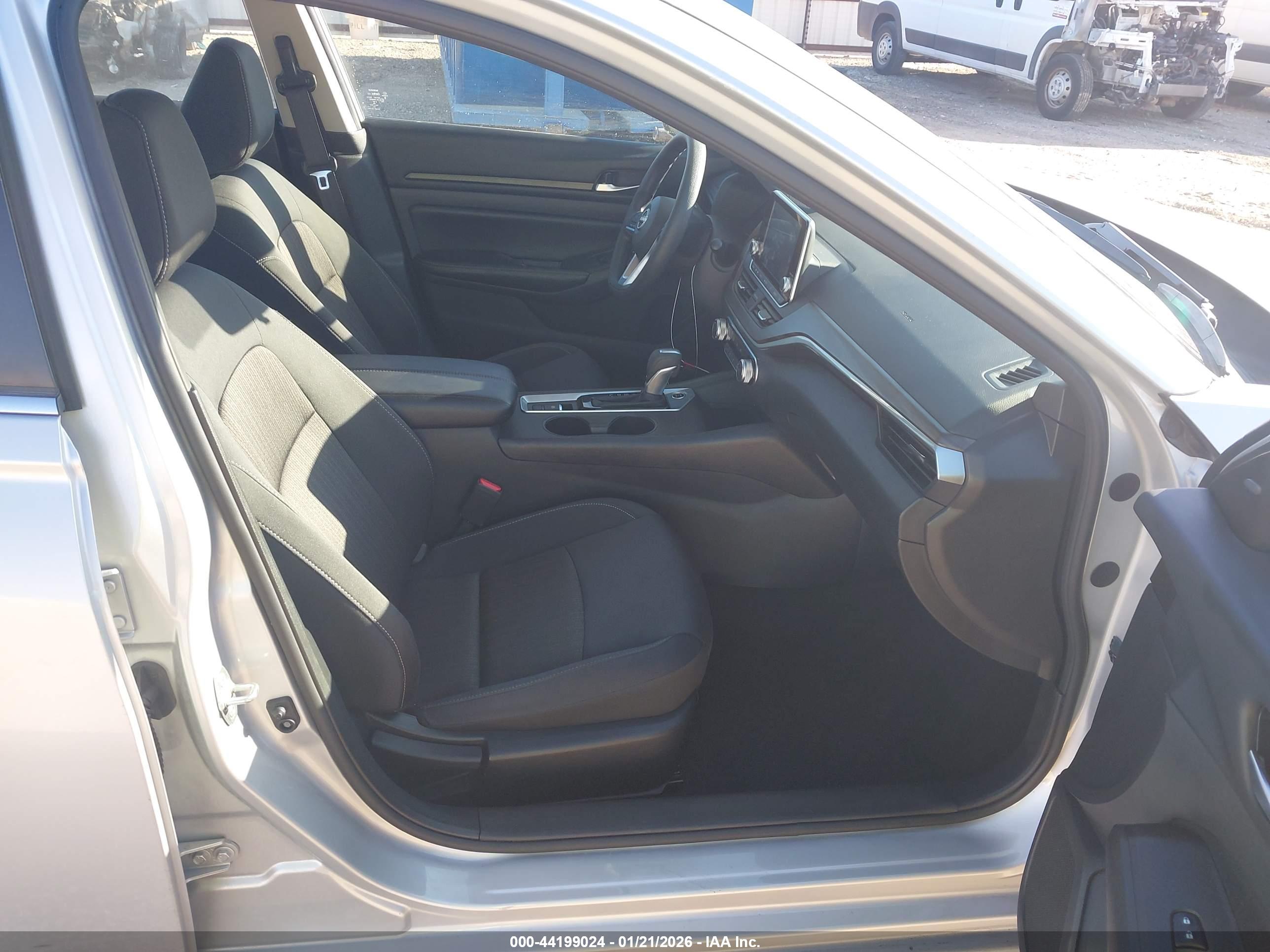 NISSAN ALTIMA image 5