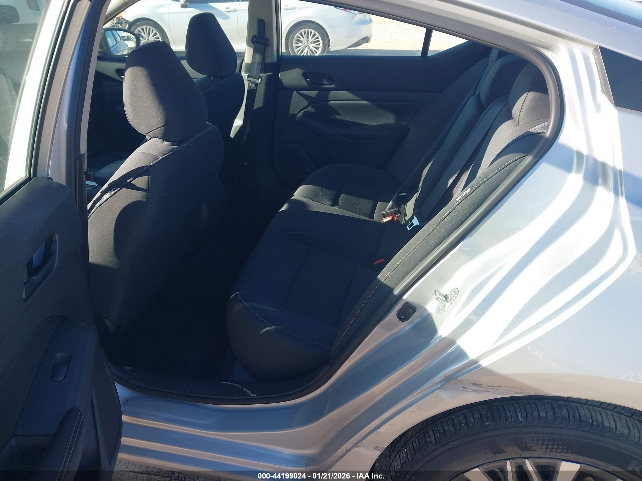 NISSAN ALTIMA image 8
