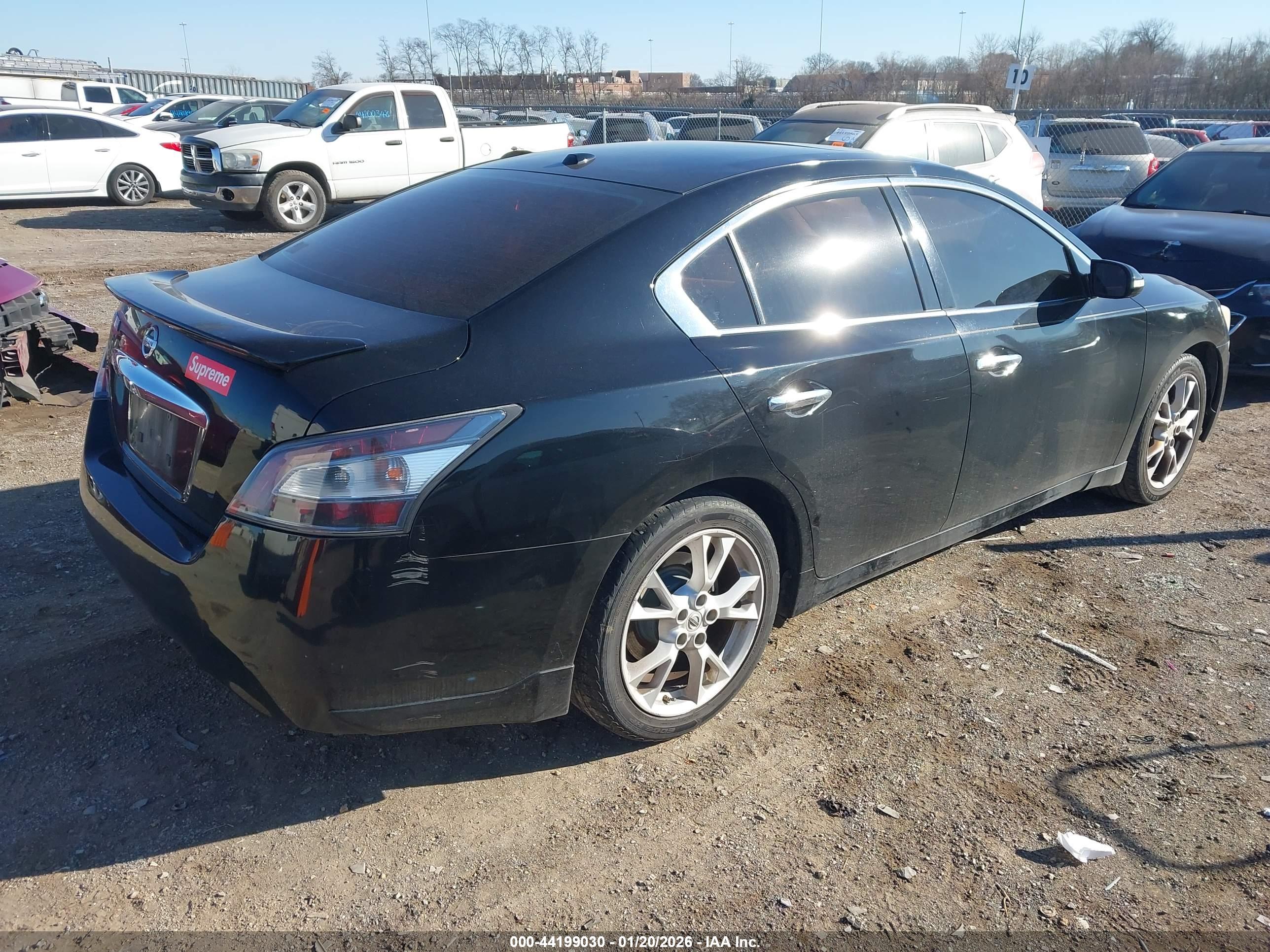 NISSAN MAXIMA image 4