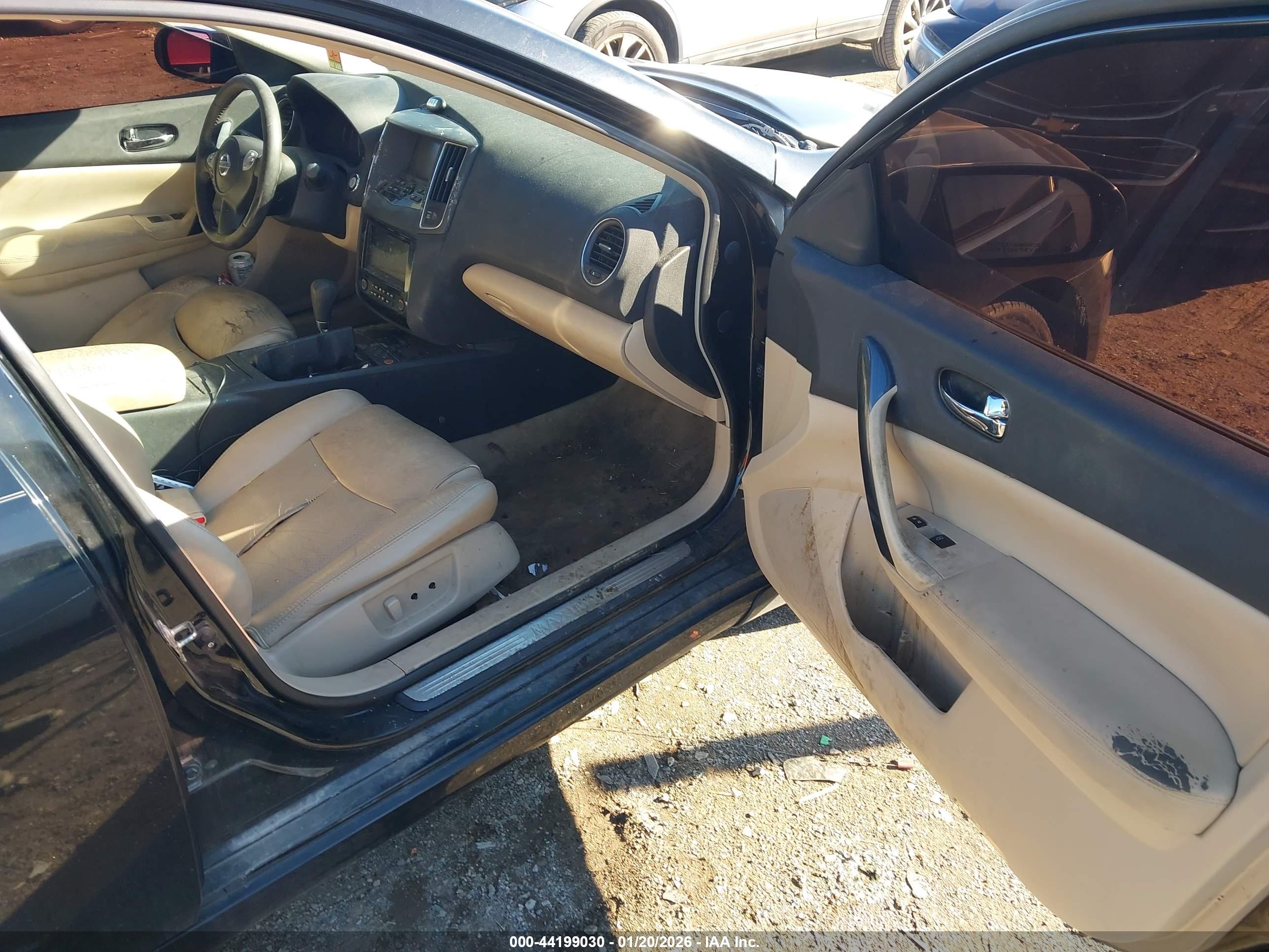 NISSAN MAXIMA image 5