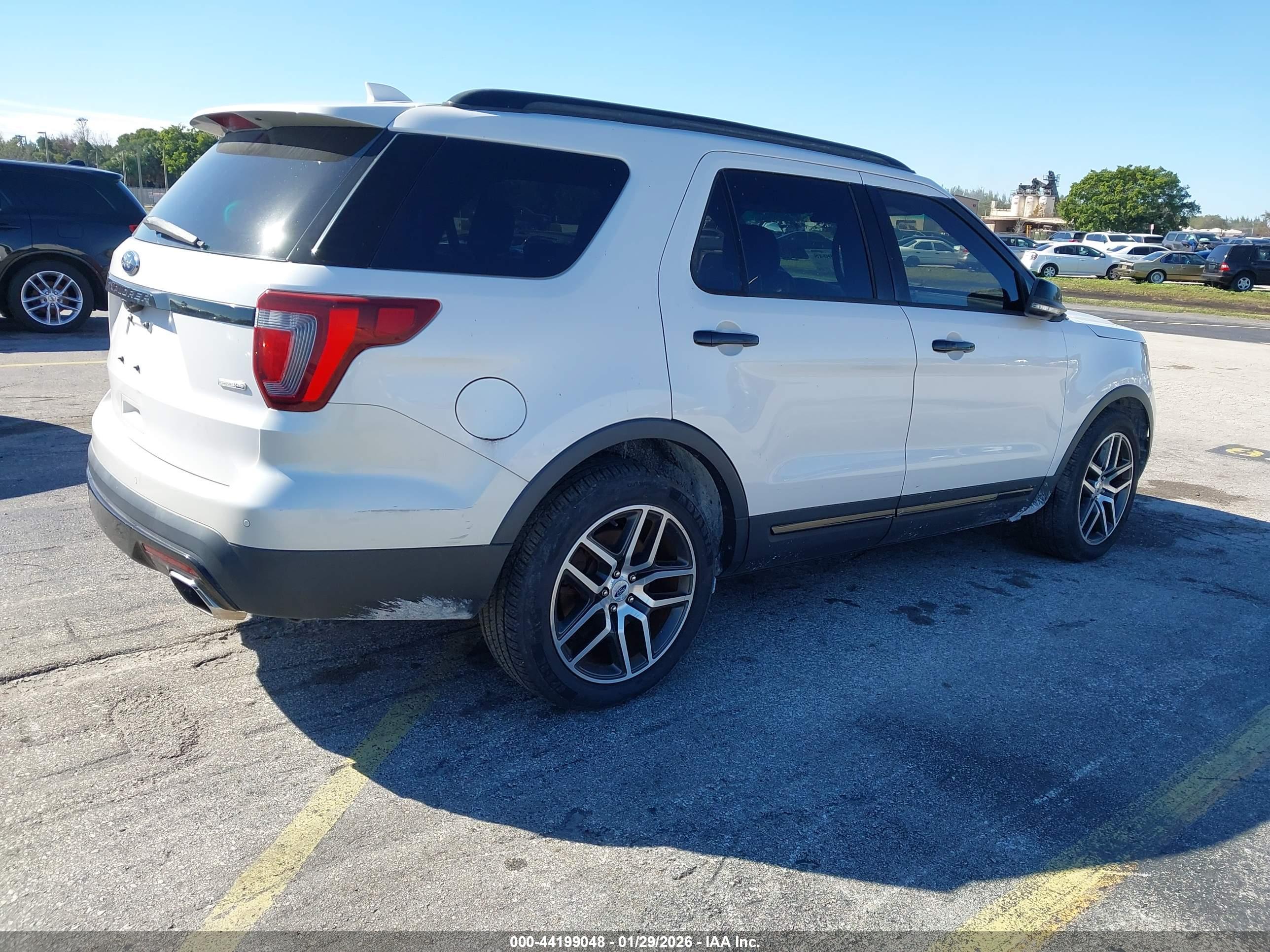 FORD EXPLORER image 4
