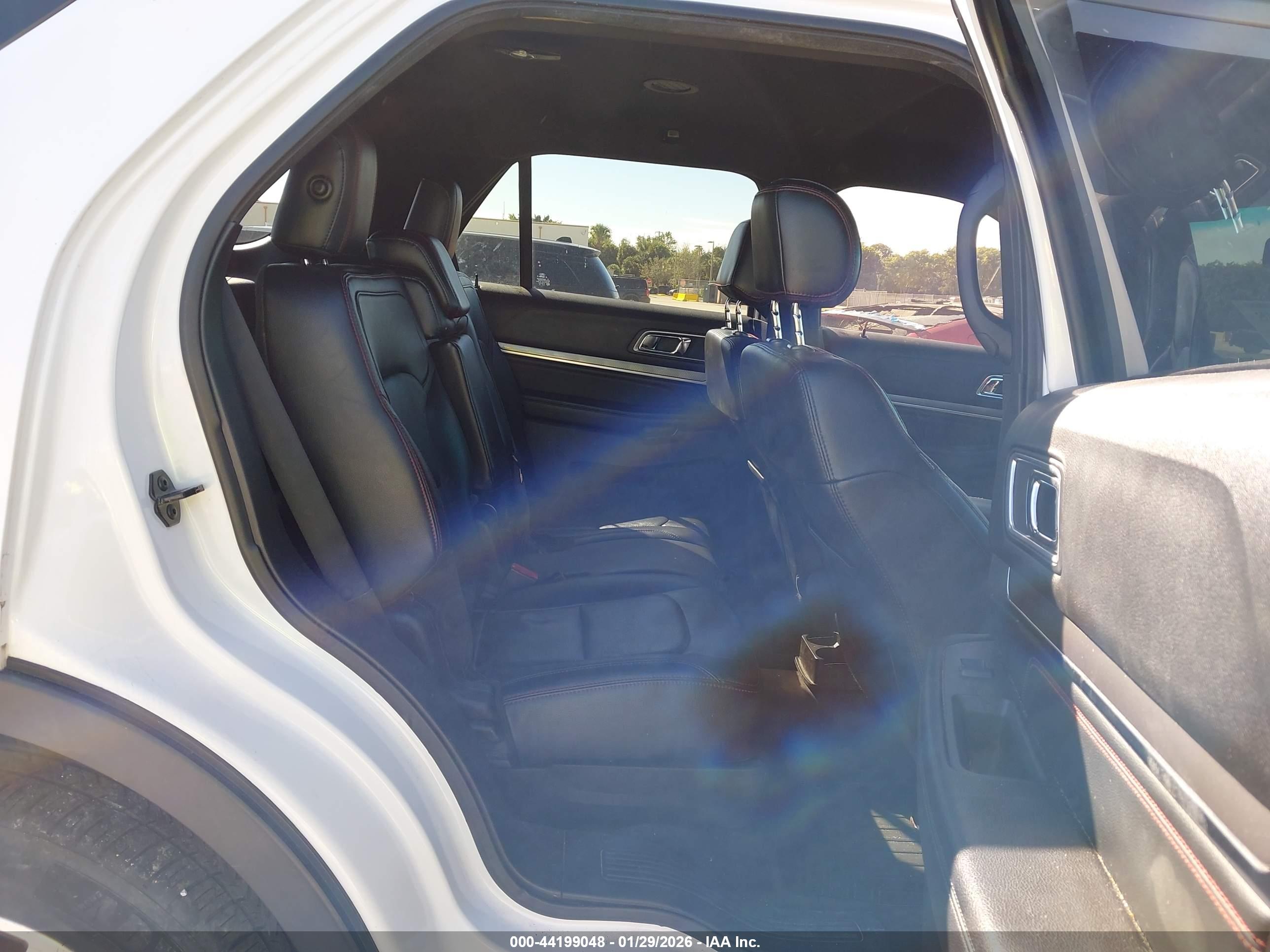 FORD EXPLORER image 8