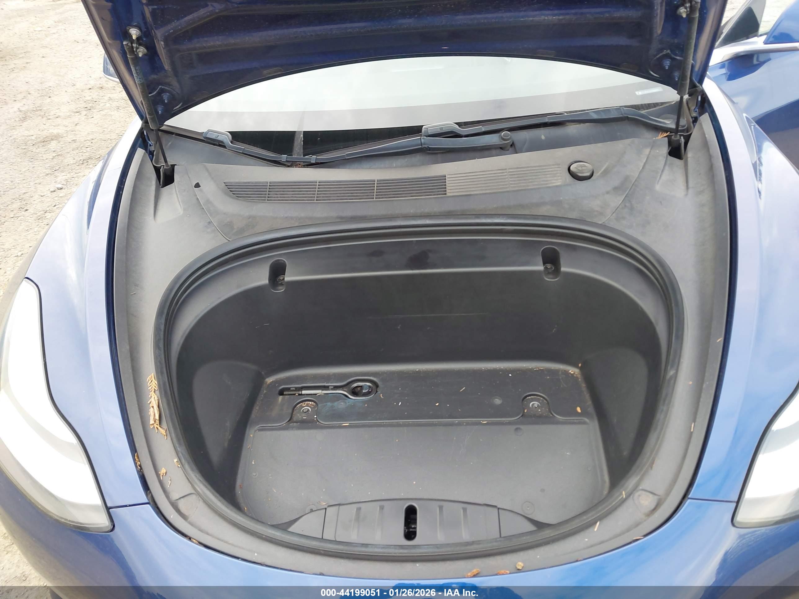 TESLA MODEL image 10