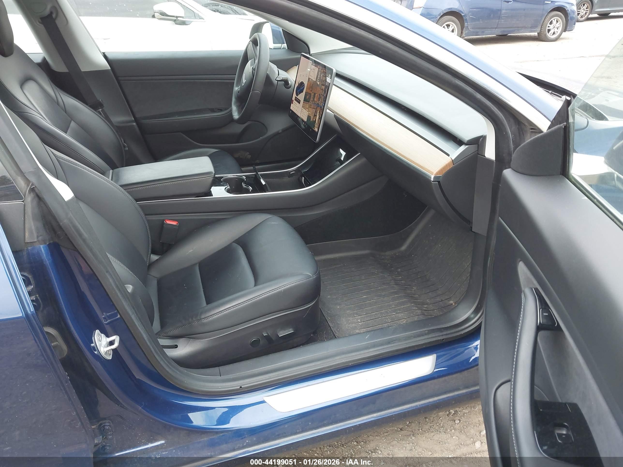 TESLA MODEL image 5