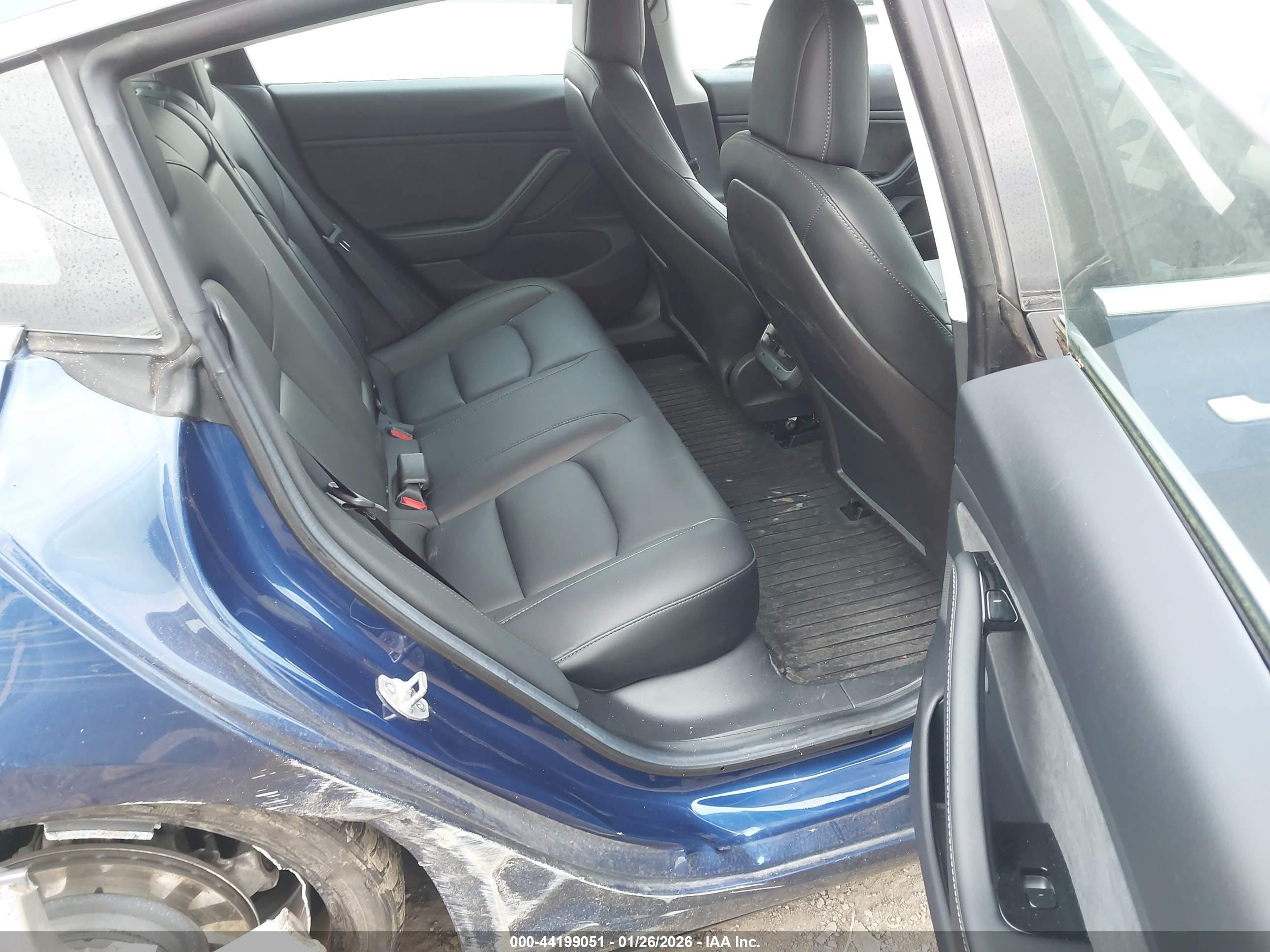 TESLA MODEL image 8