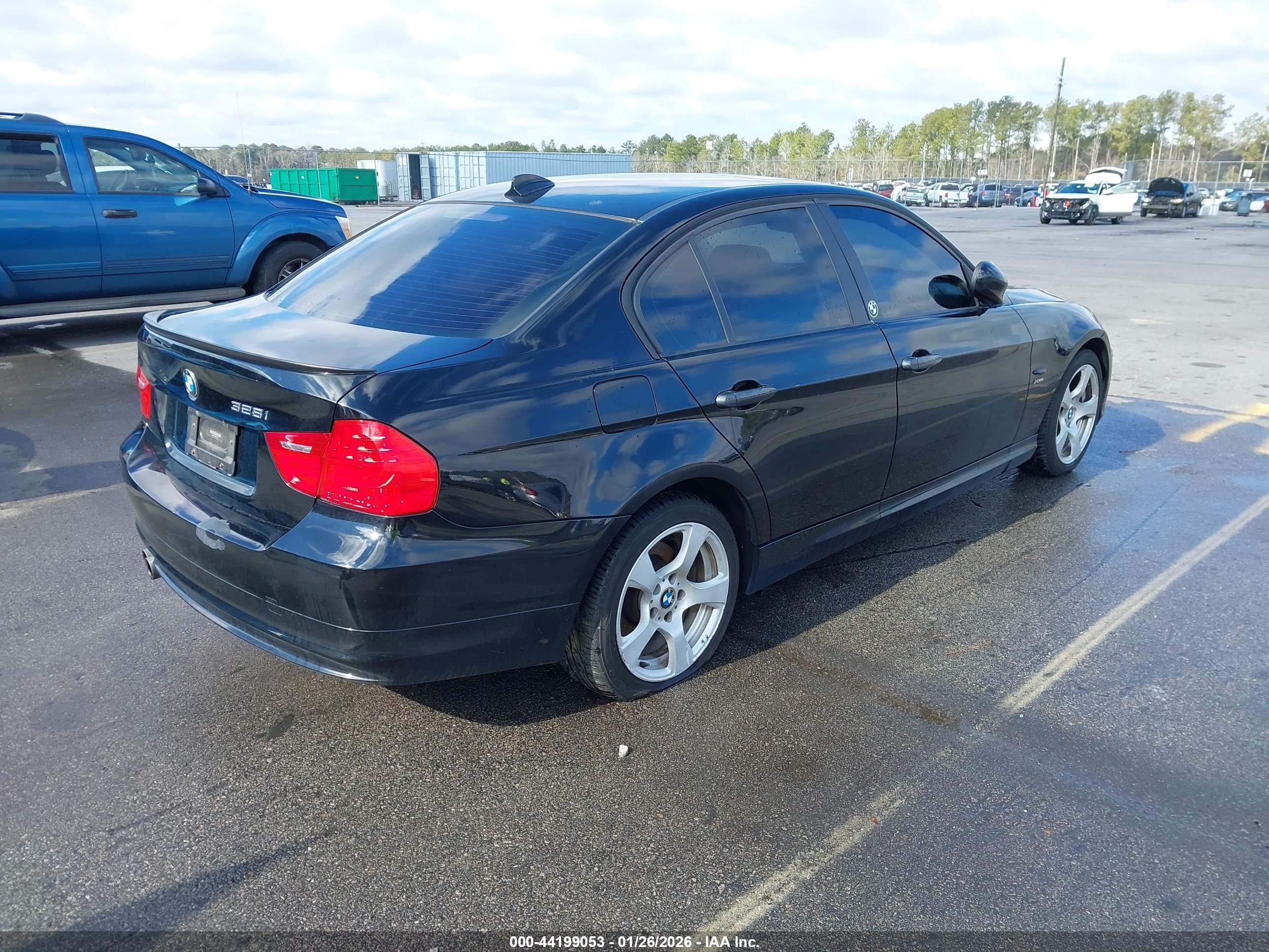 BMW 328I image 4