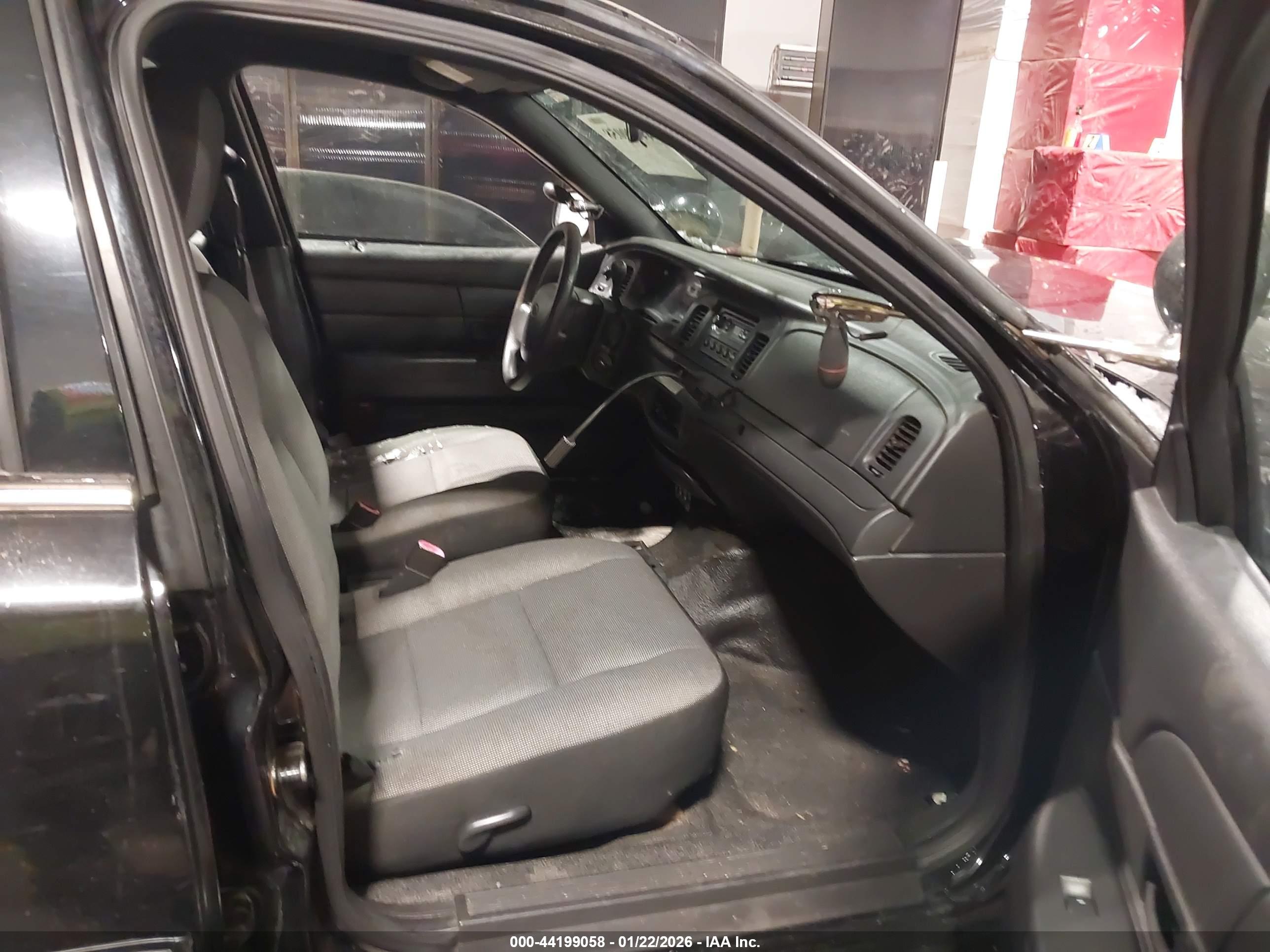 FORD CROWN image 5