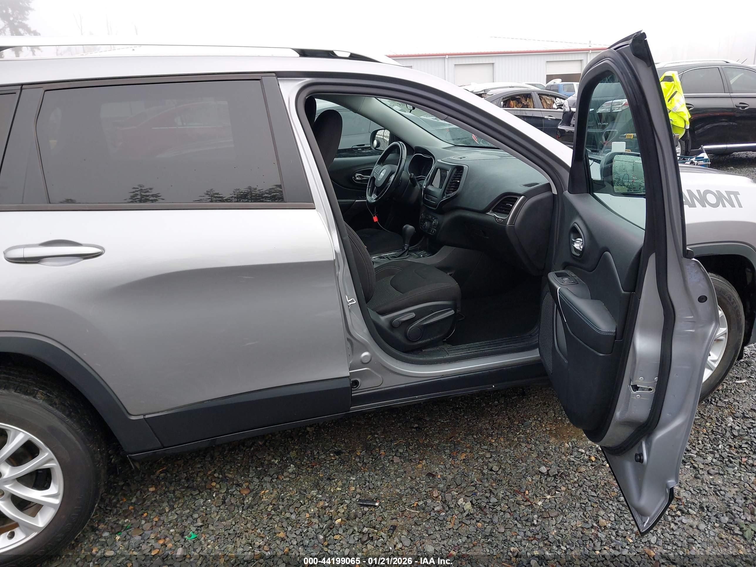 JEEP CHEROKEE image 5