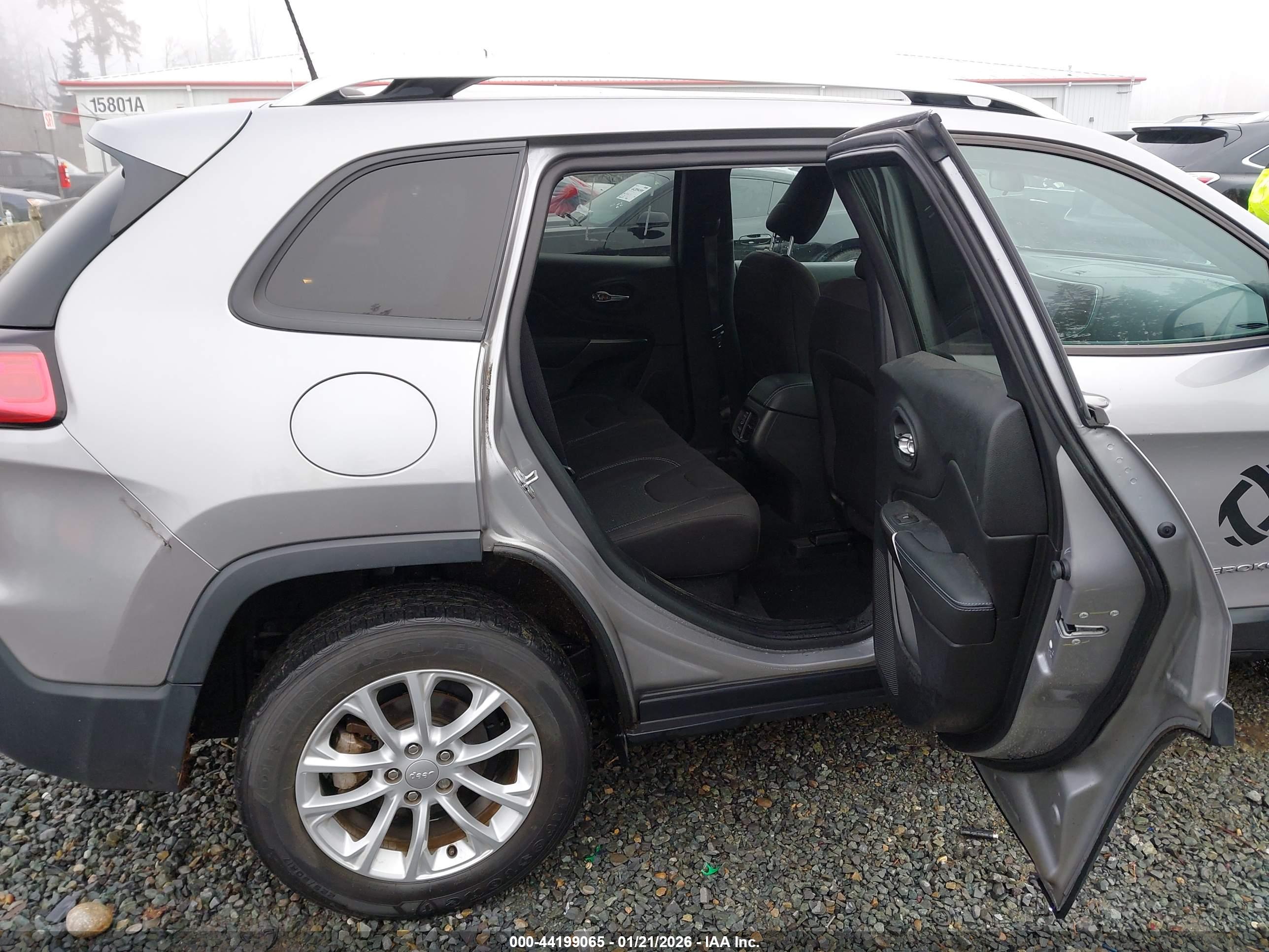 JEEP CHEROKEE image 8