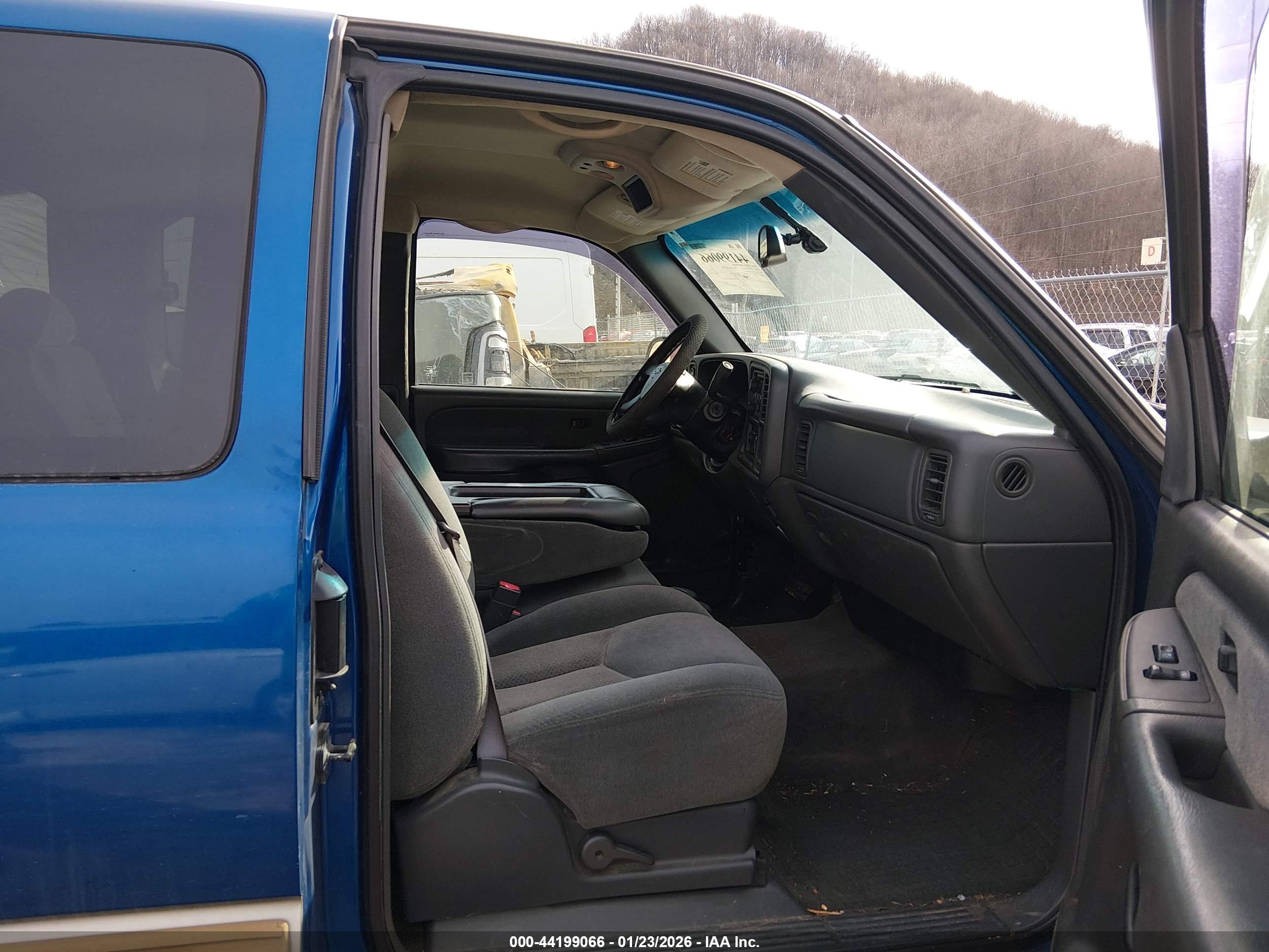 CHEVROLET SILVERADO image 5