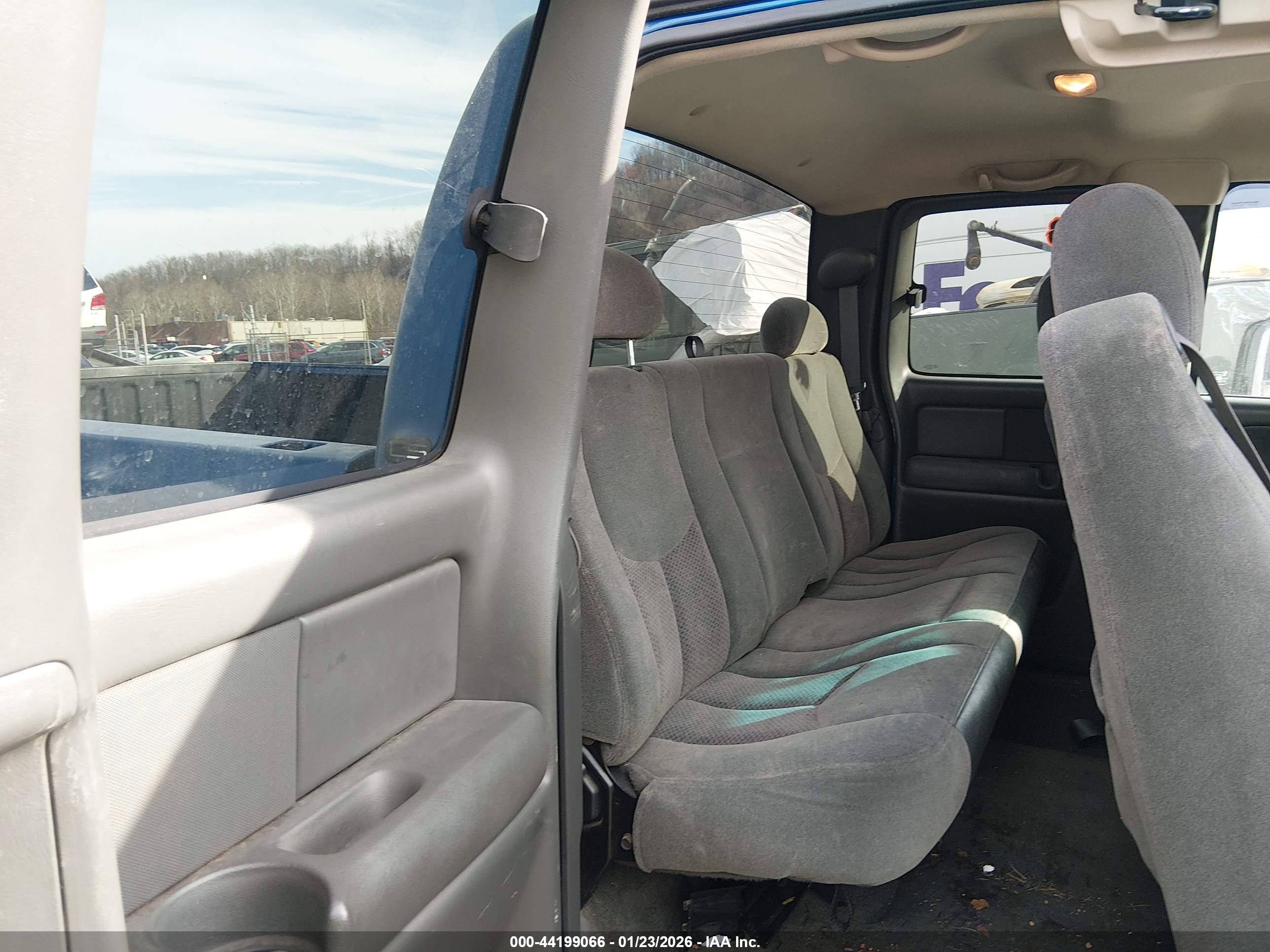 CHEVROLET SILVERADO image 8
