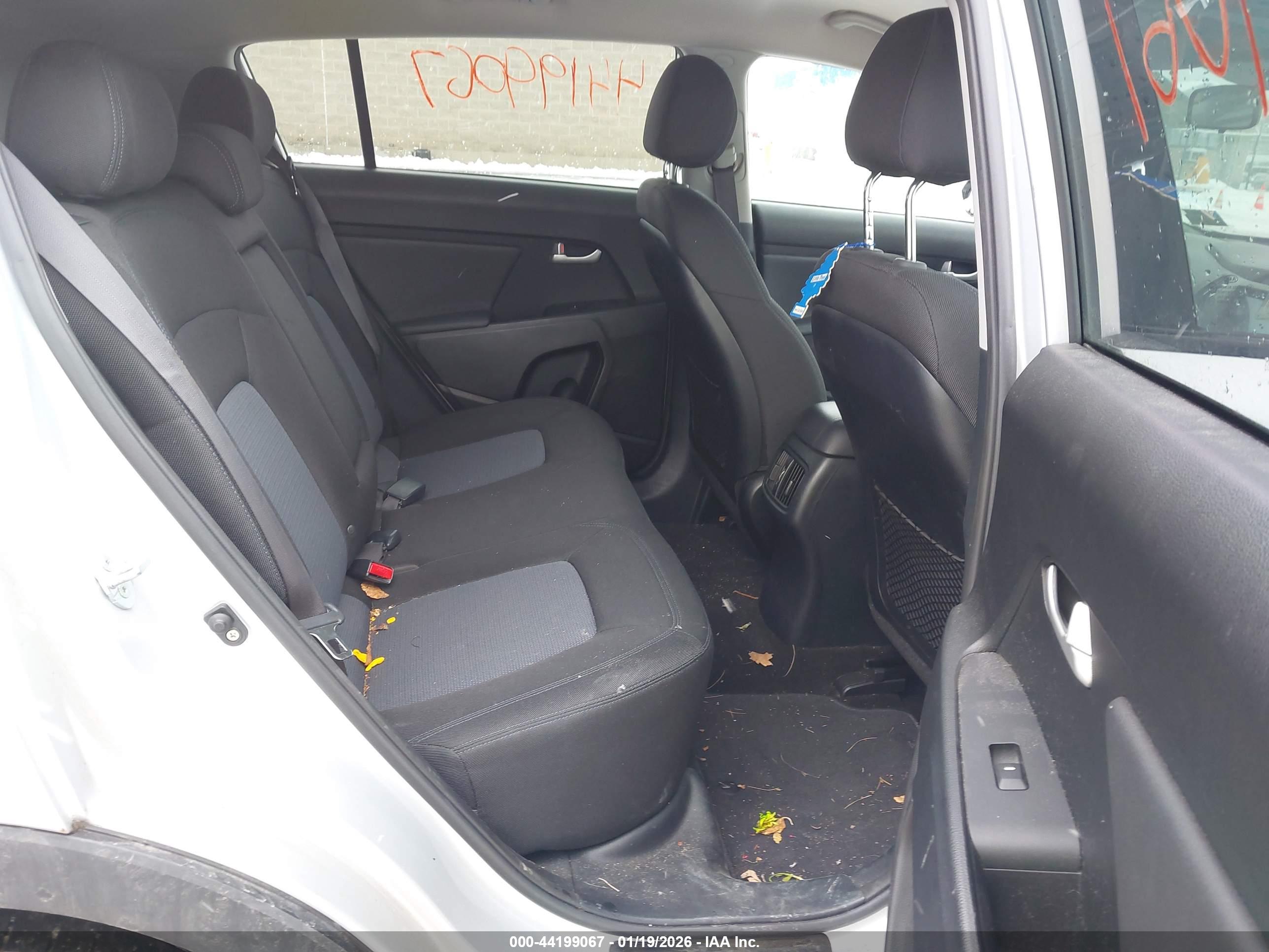 KIA SPORTAGE image 8