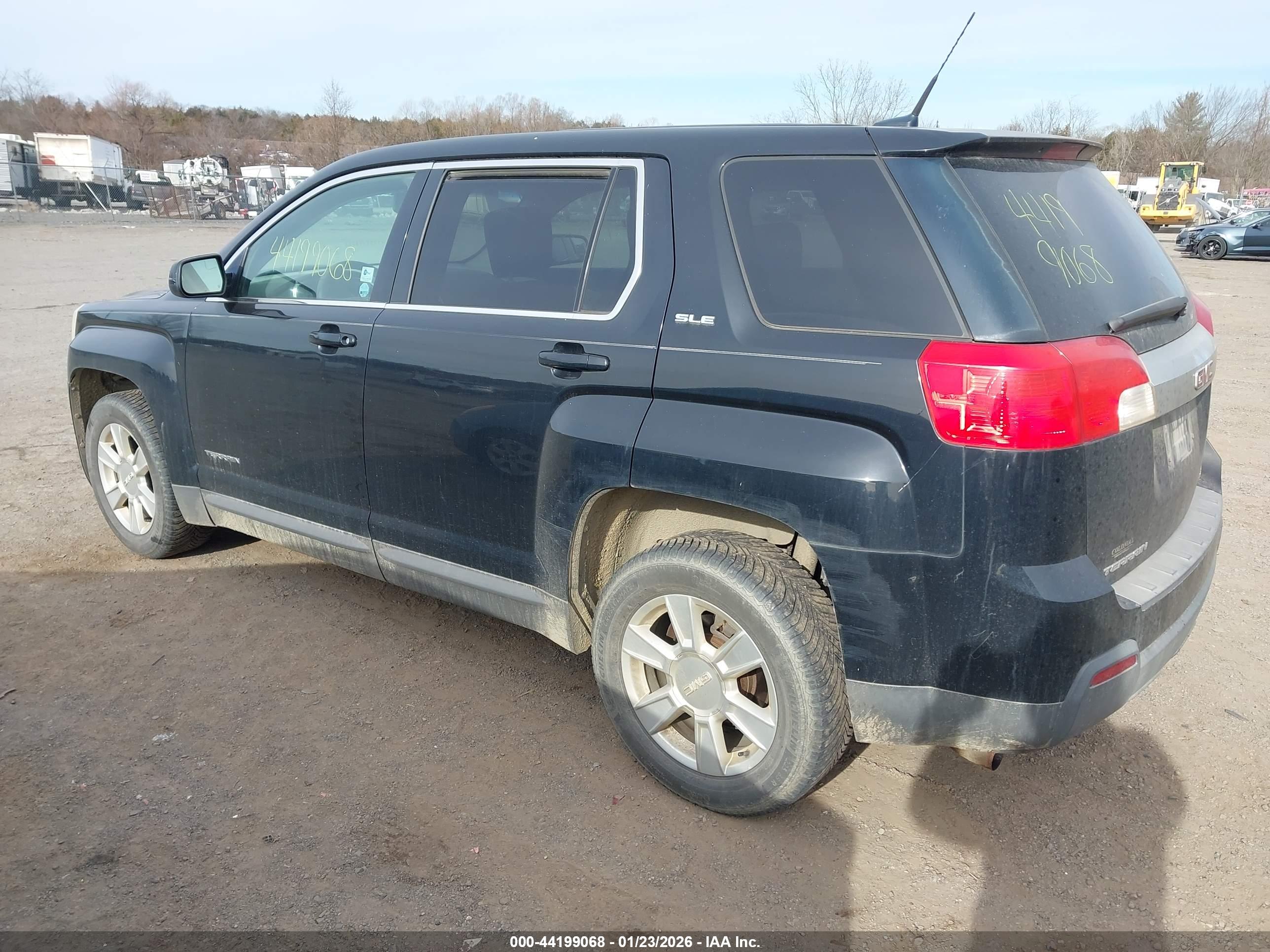 GMC TERRAIN image 3