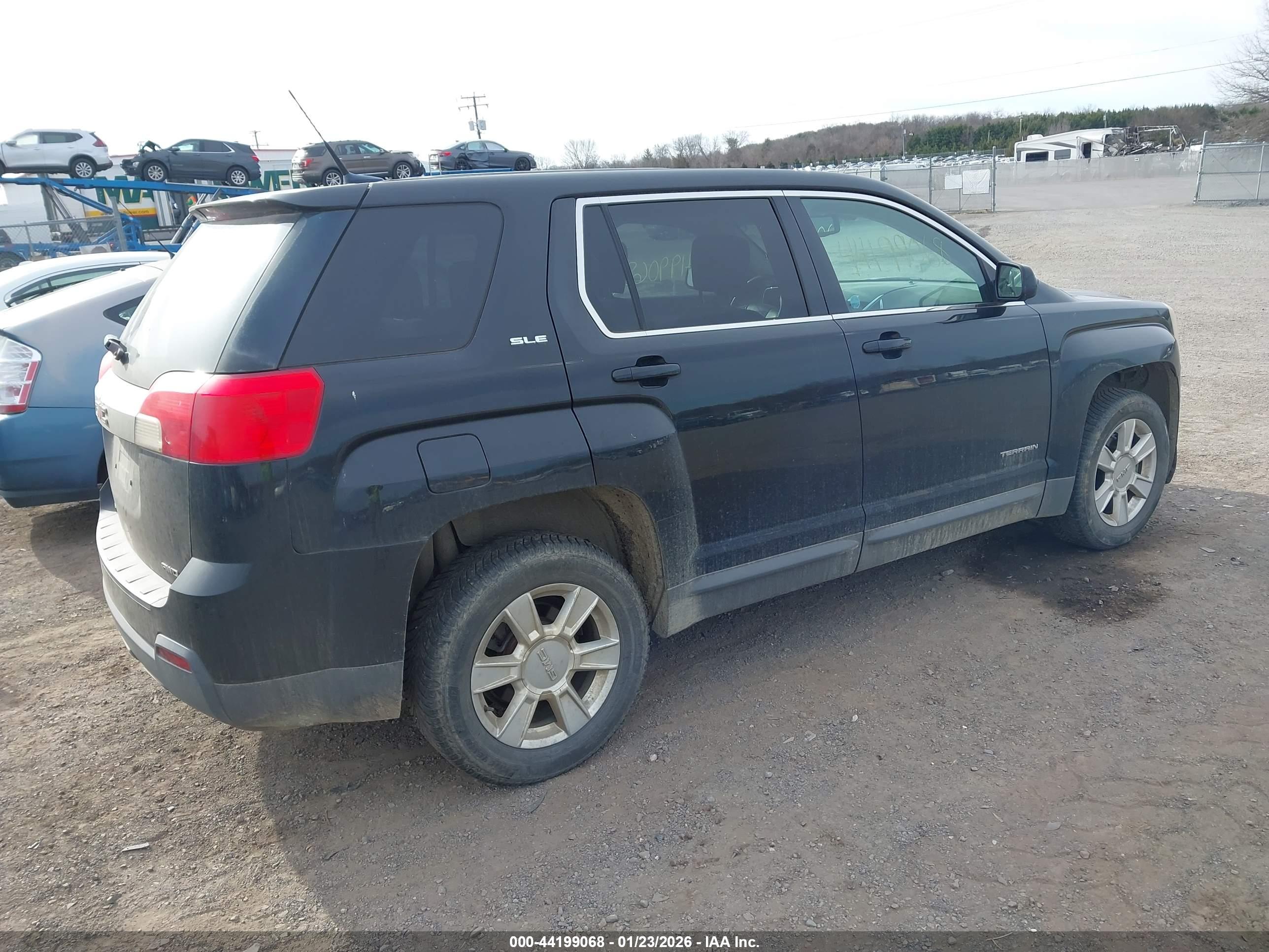GMC TERRAIN image 4