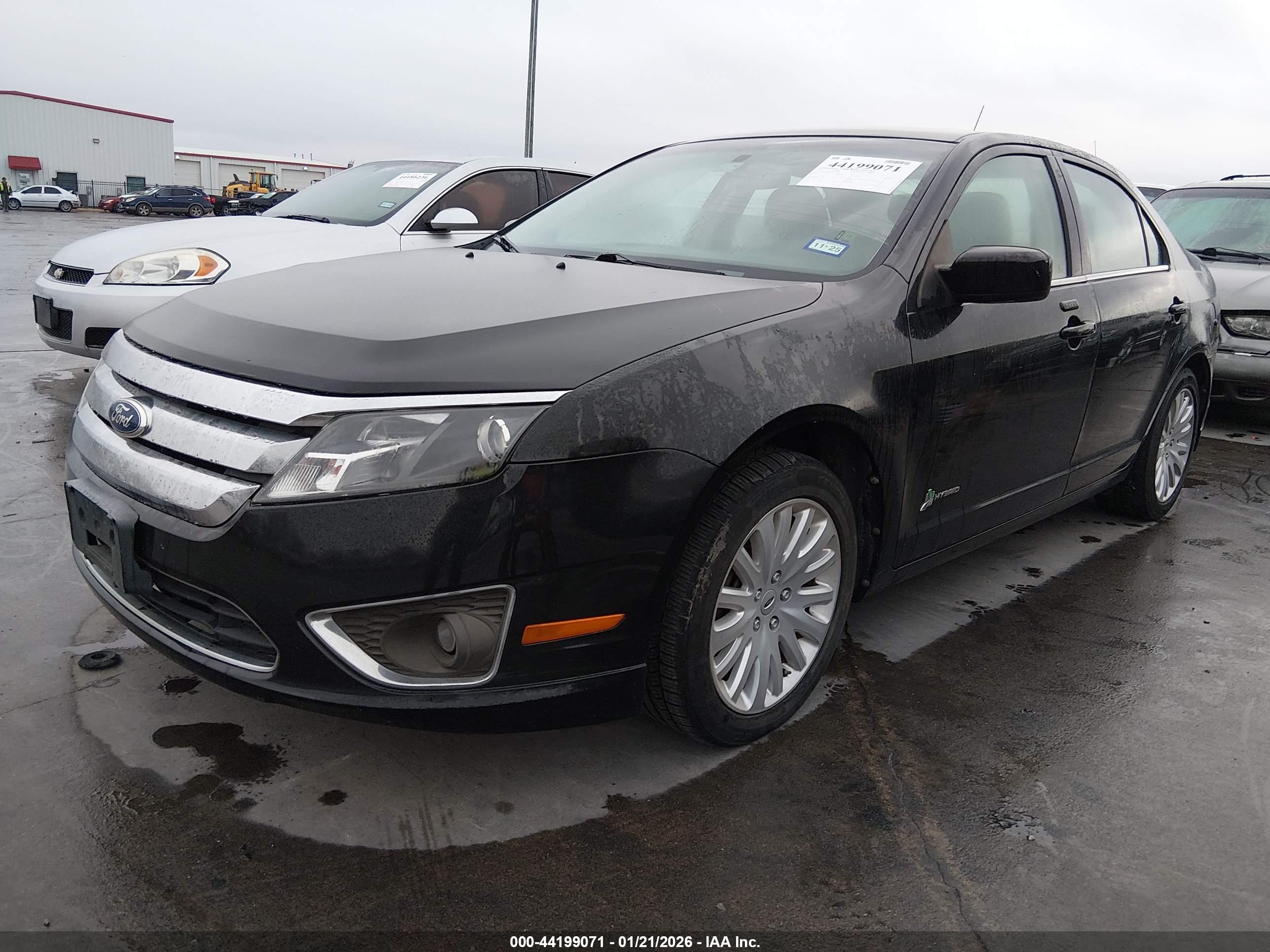 FORD FUSION image 2