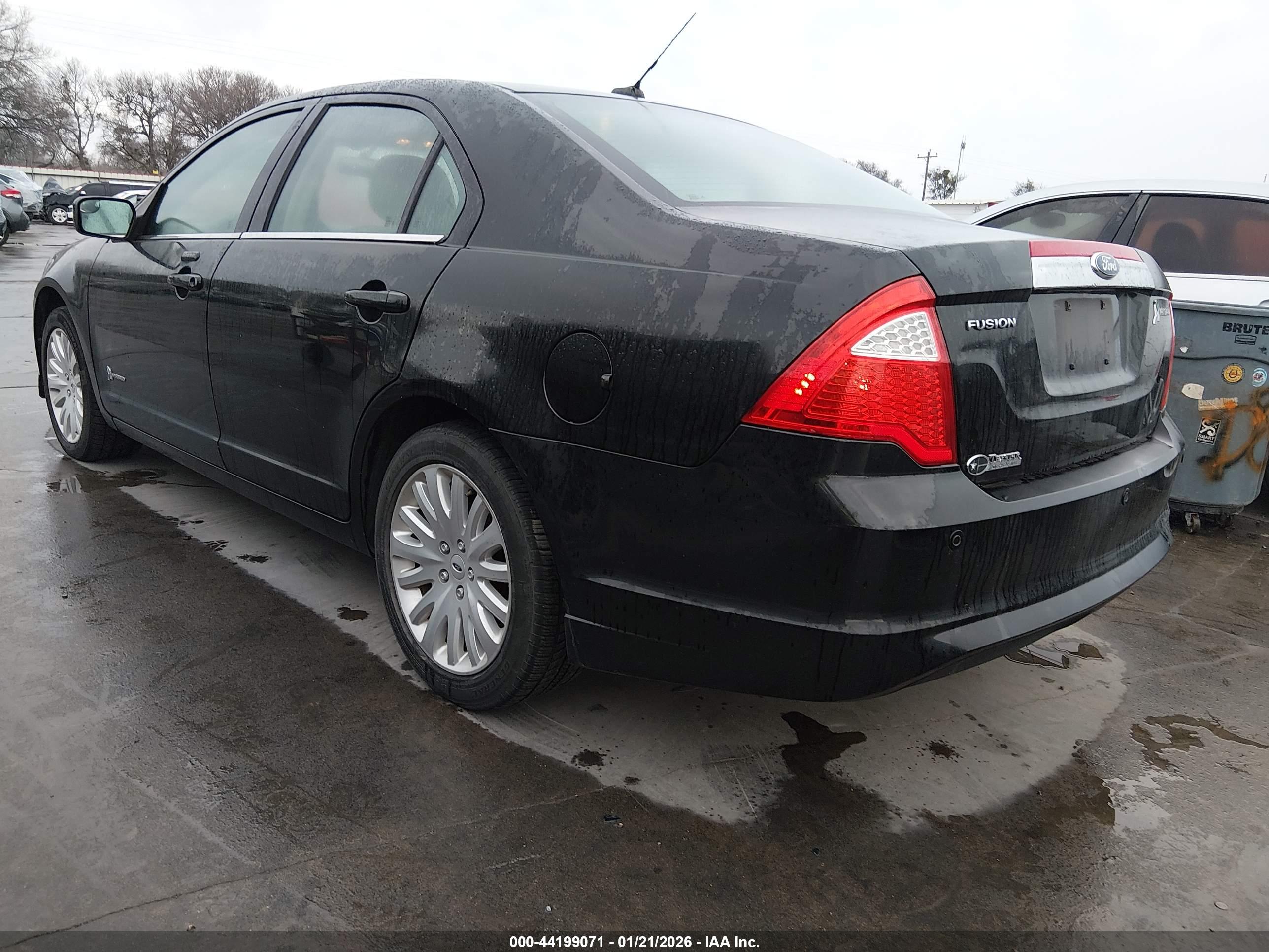 FORD FUSION image 3