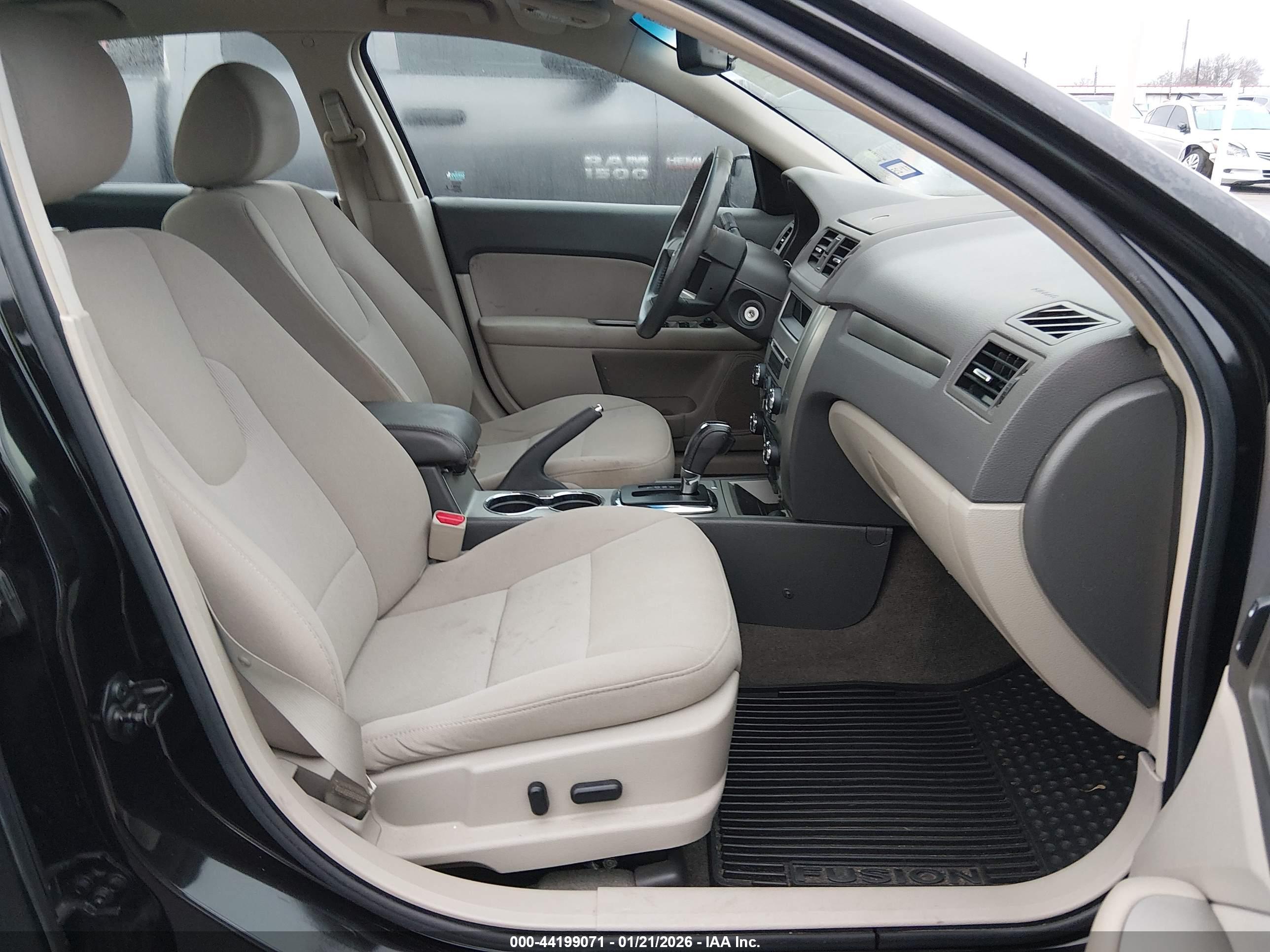 FORD FUSION image 5