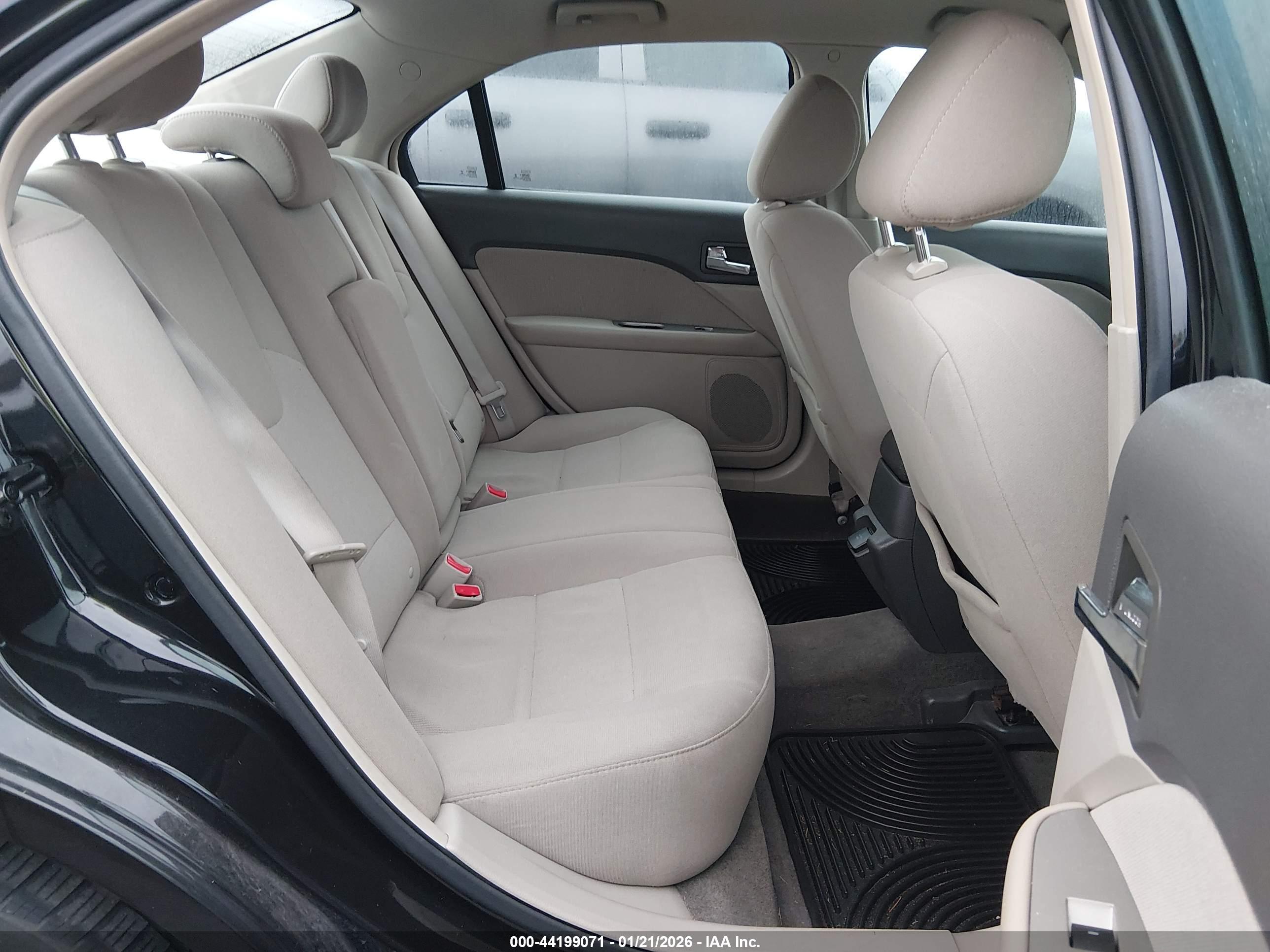 FORD FUSION image 8