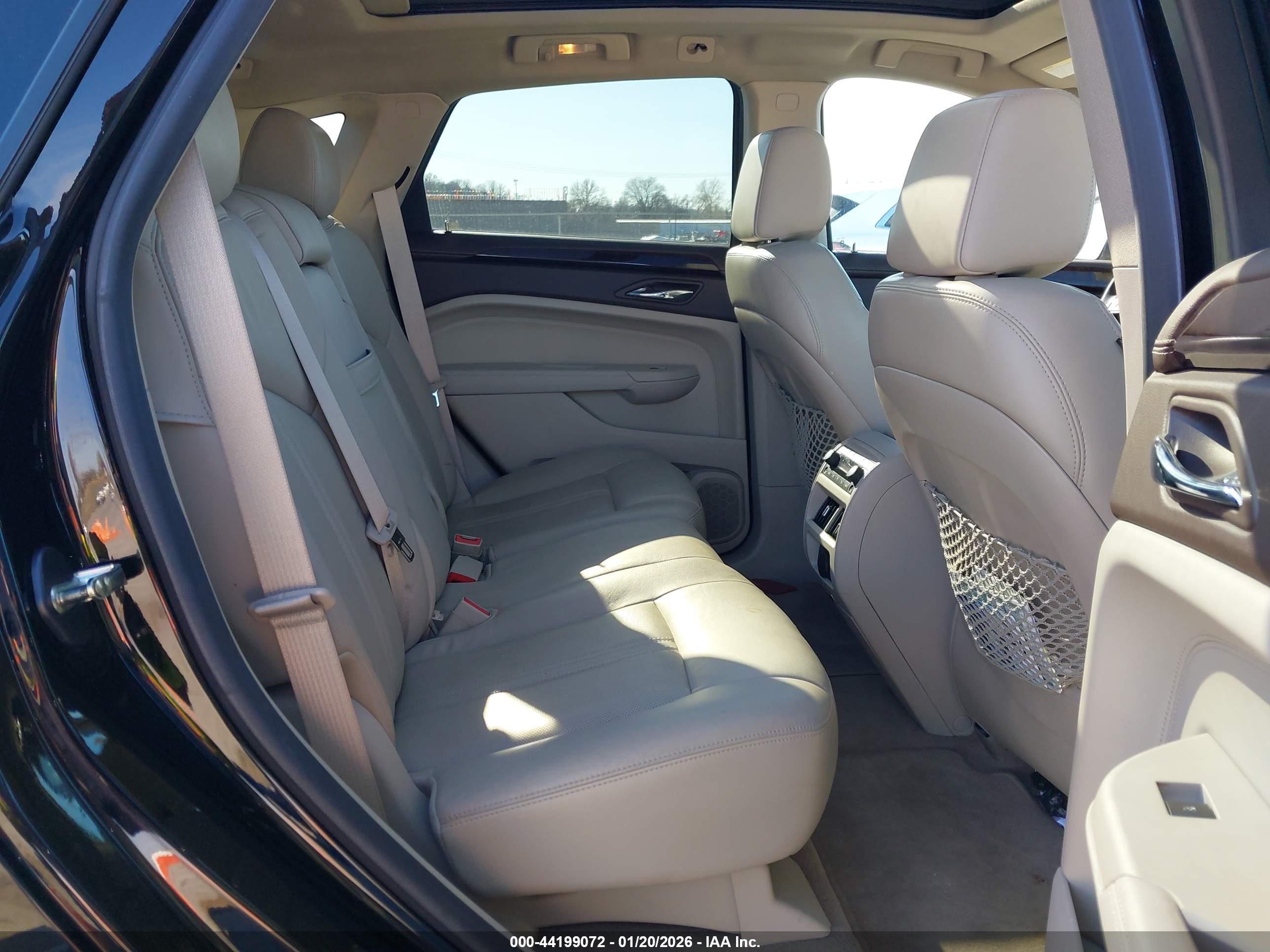 CADILLAC SRX image 8