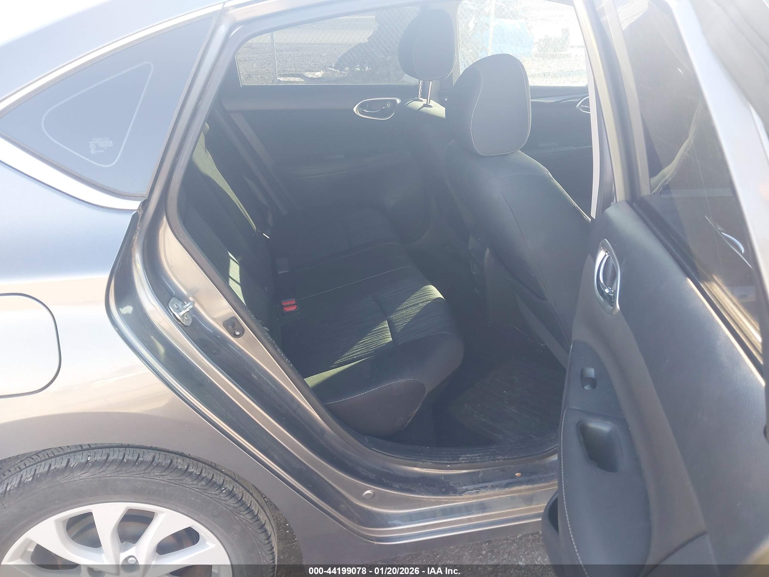NISSAN SENTRA image 8
