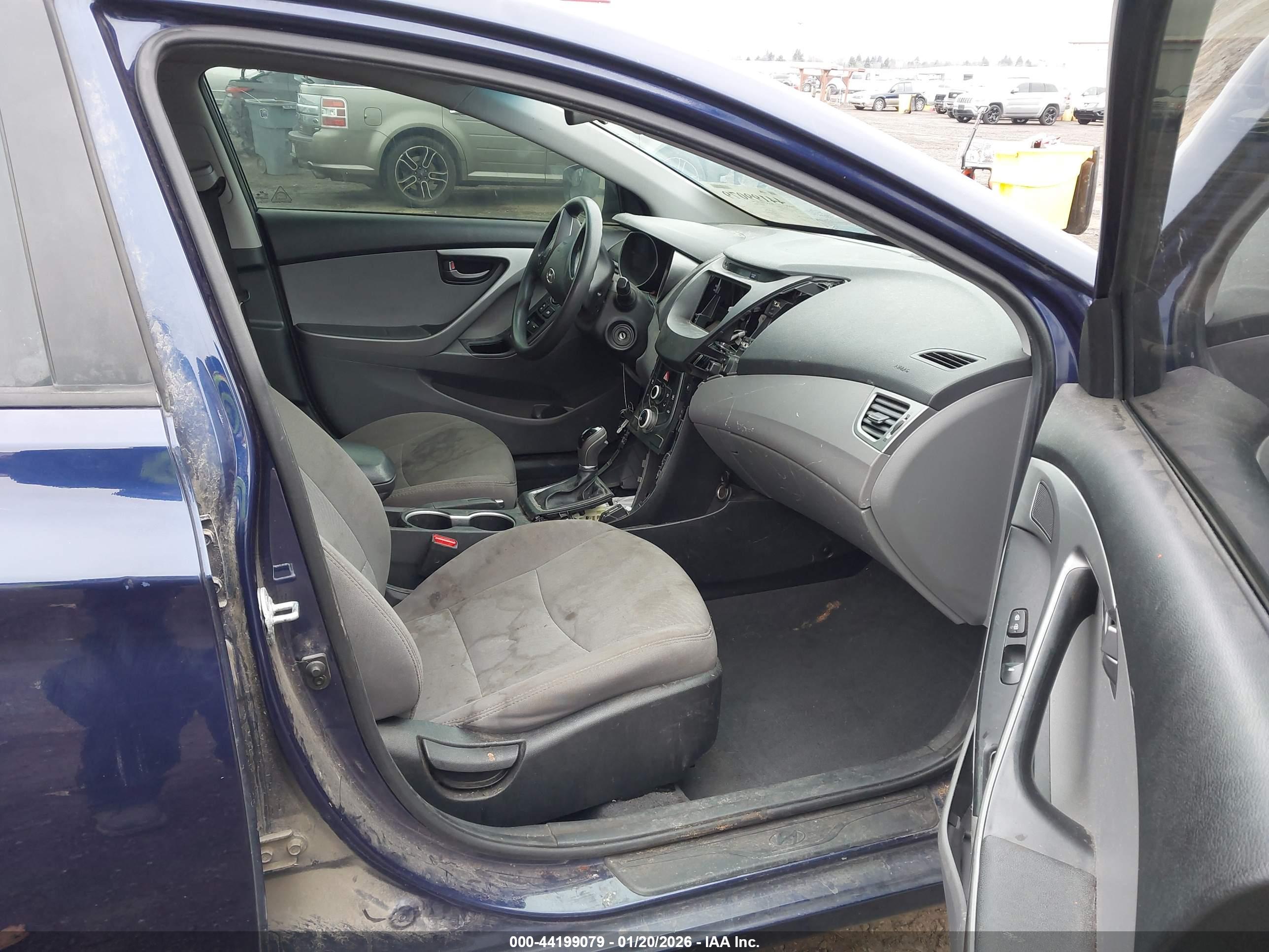HYUNDAI ELANTRA image 5