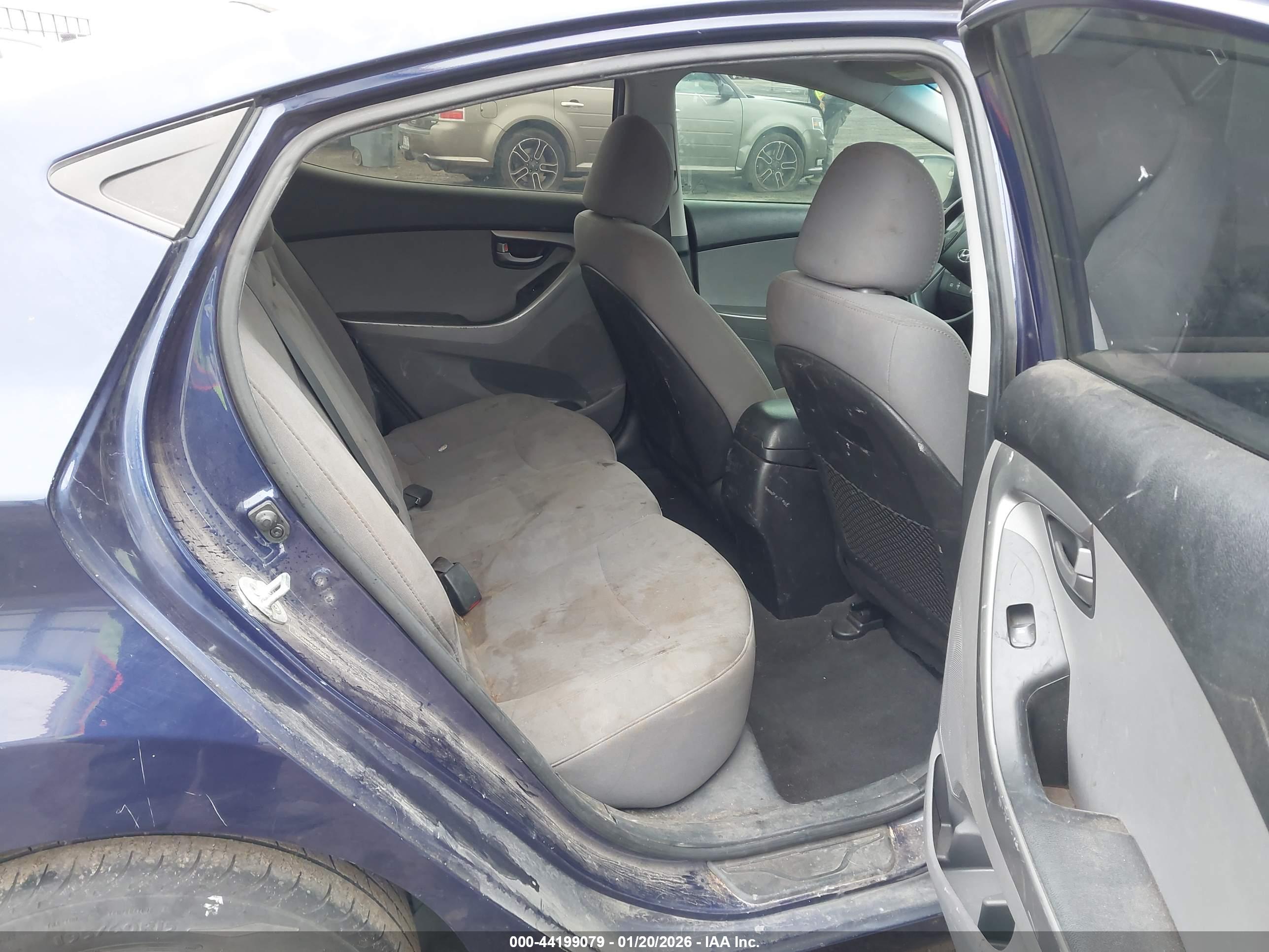 HYUNDAI ELANTRA image 8