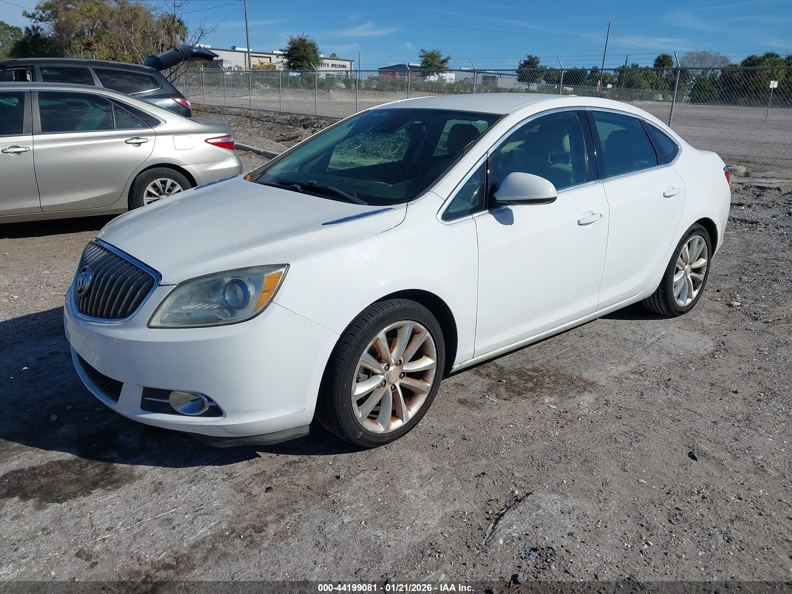 BUICK VERANO image 2