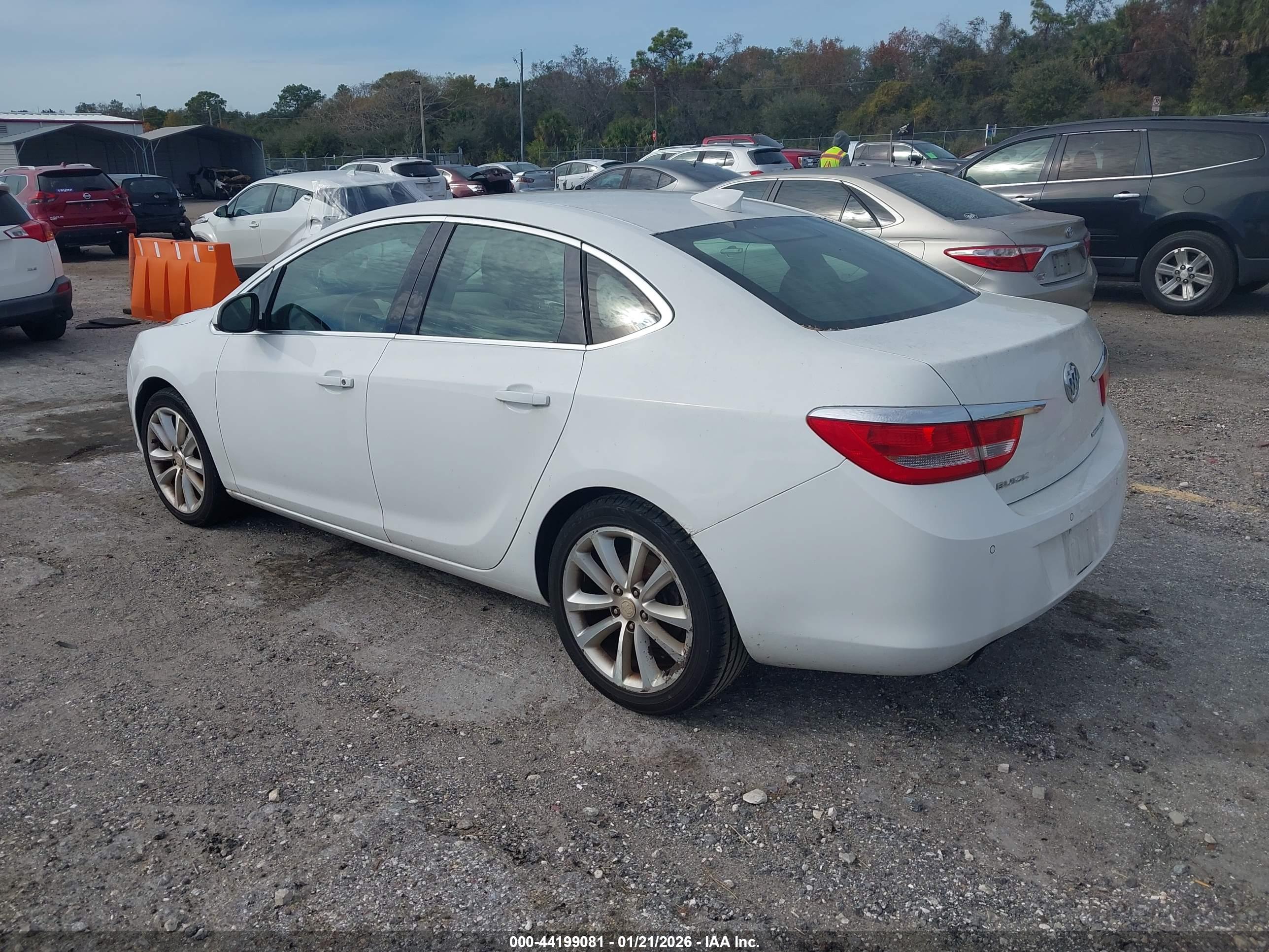BUICK VERANO image 3