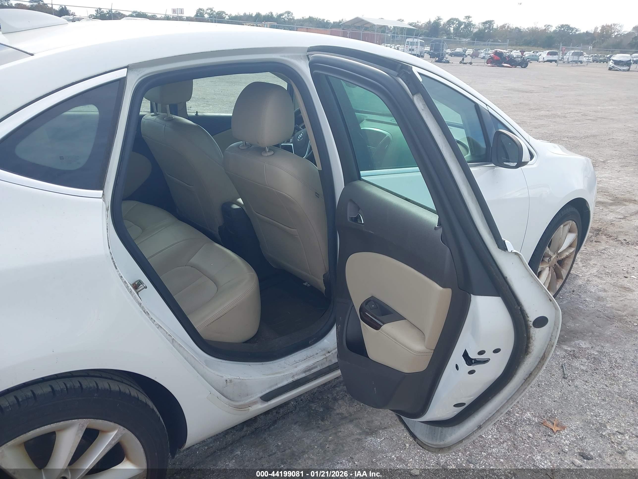 BUICK VERANO image 8