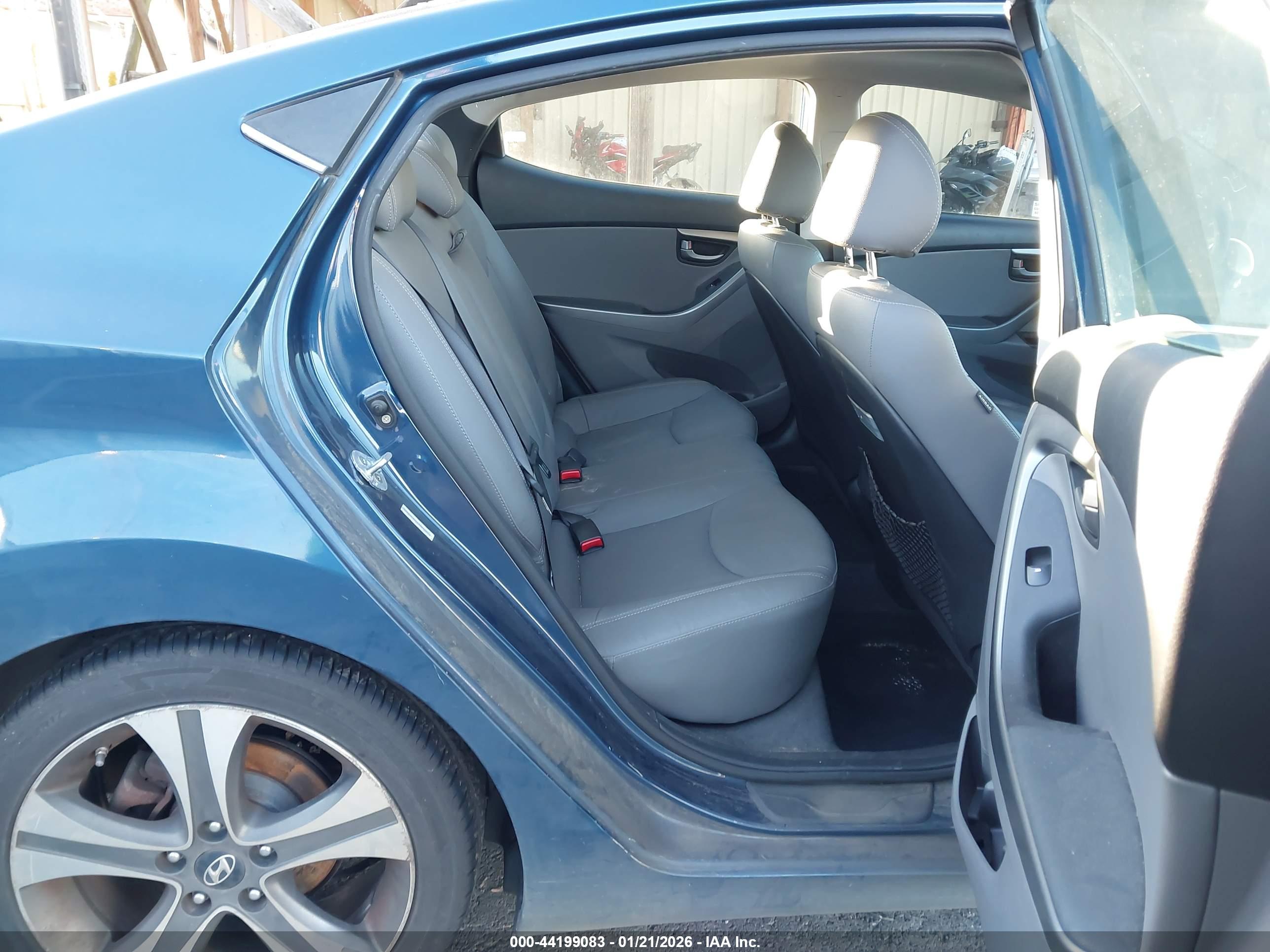 HYUNDAI ELANTRA image 8