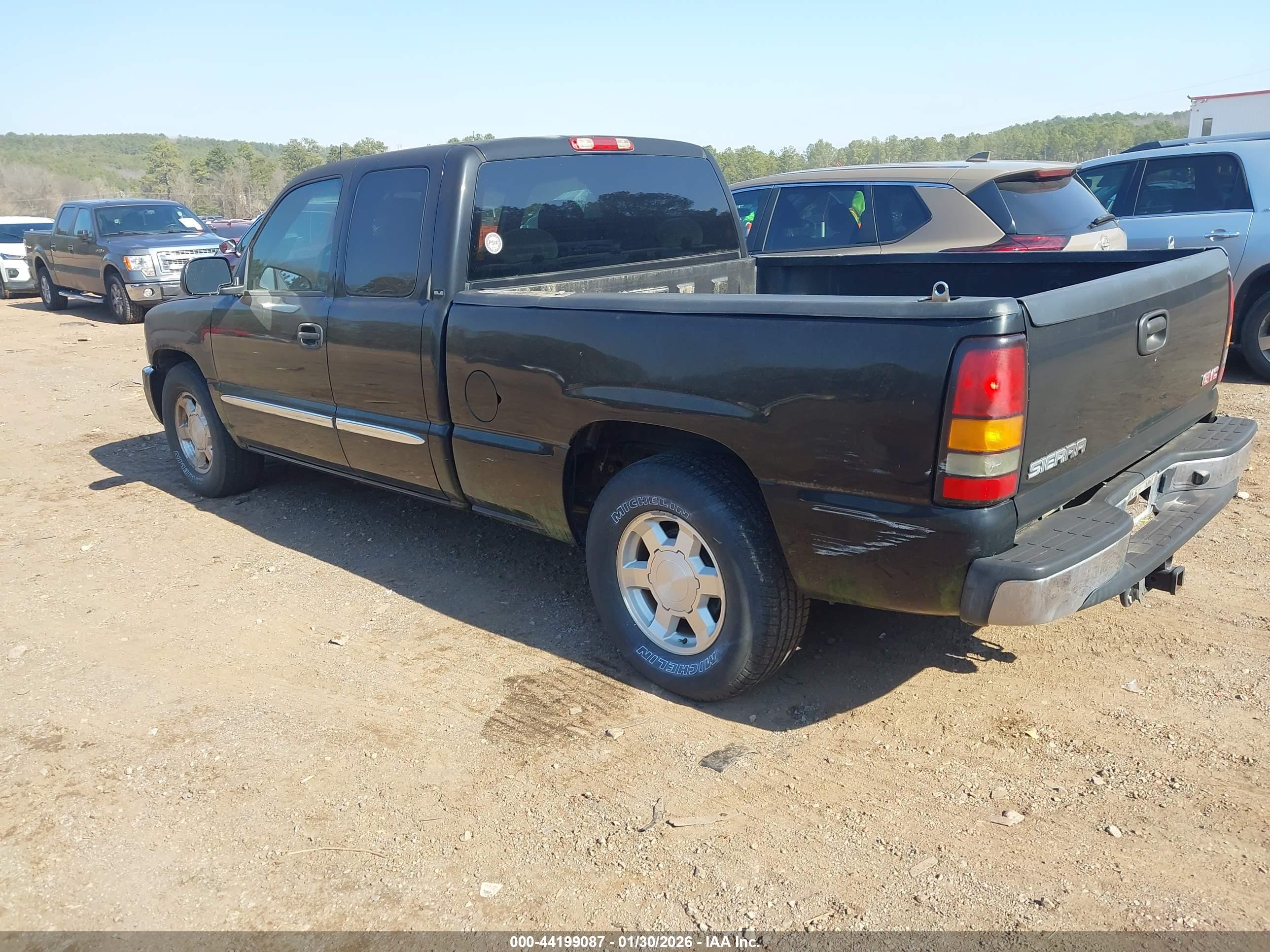 GMC SIERRA image 3