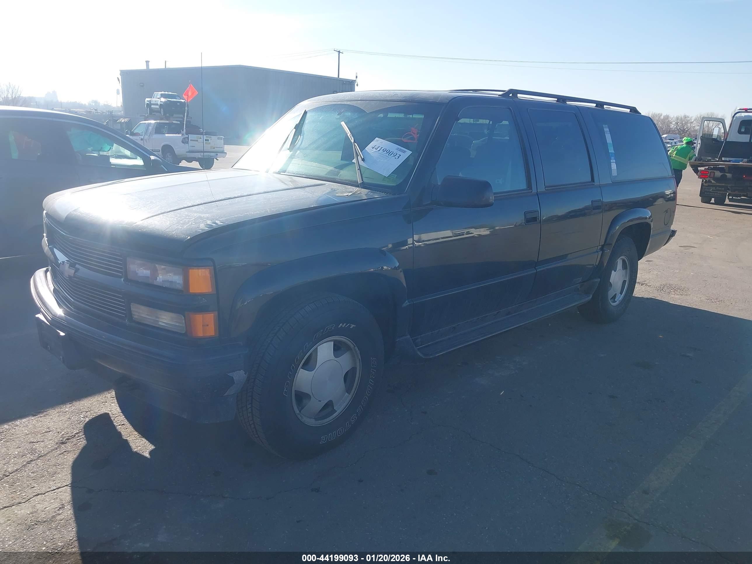 CHEVROLET SUBURBAN image 2