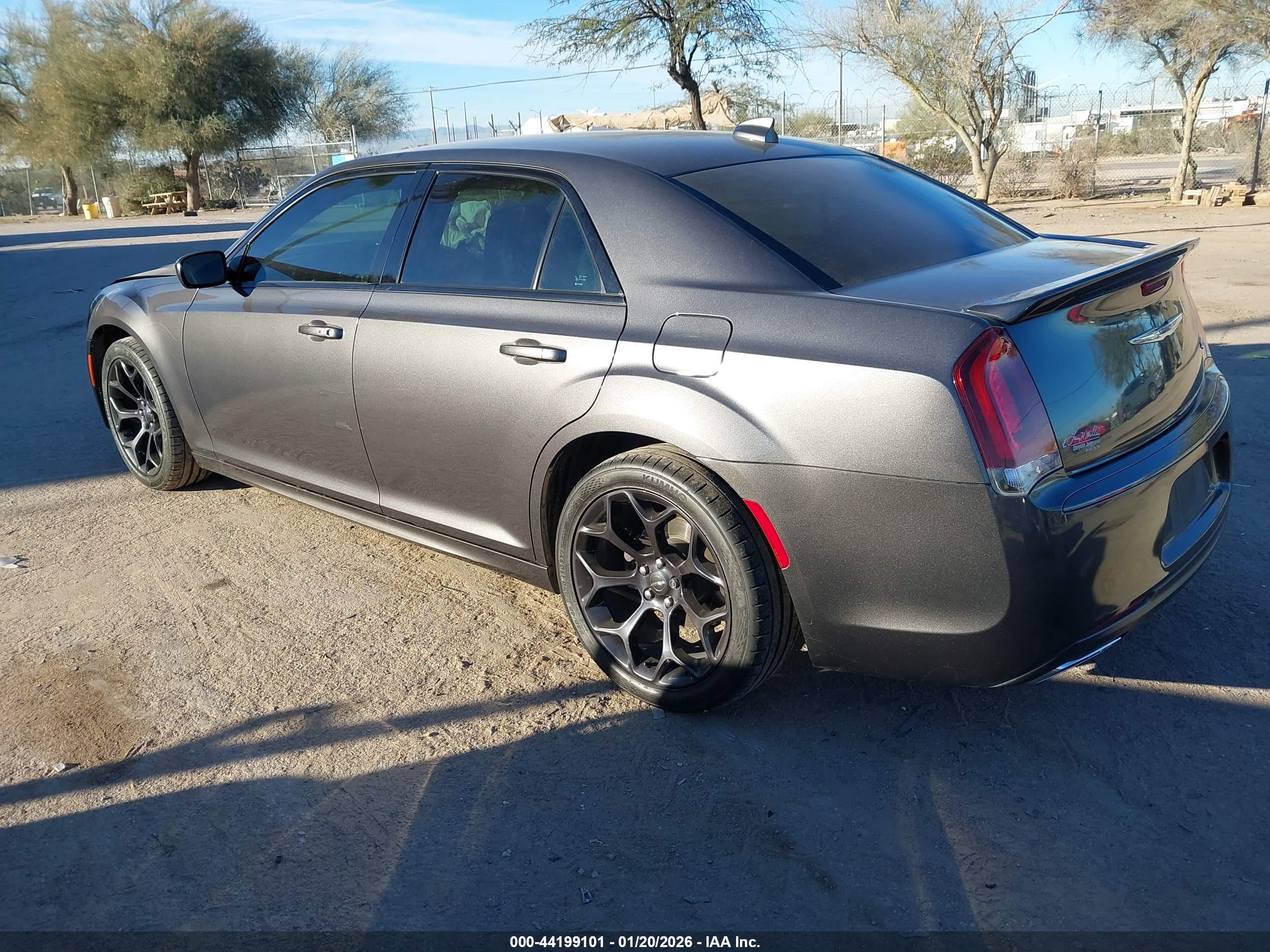 CHRYSLER 300 image 3