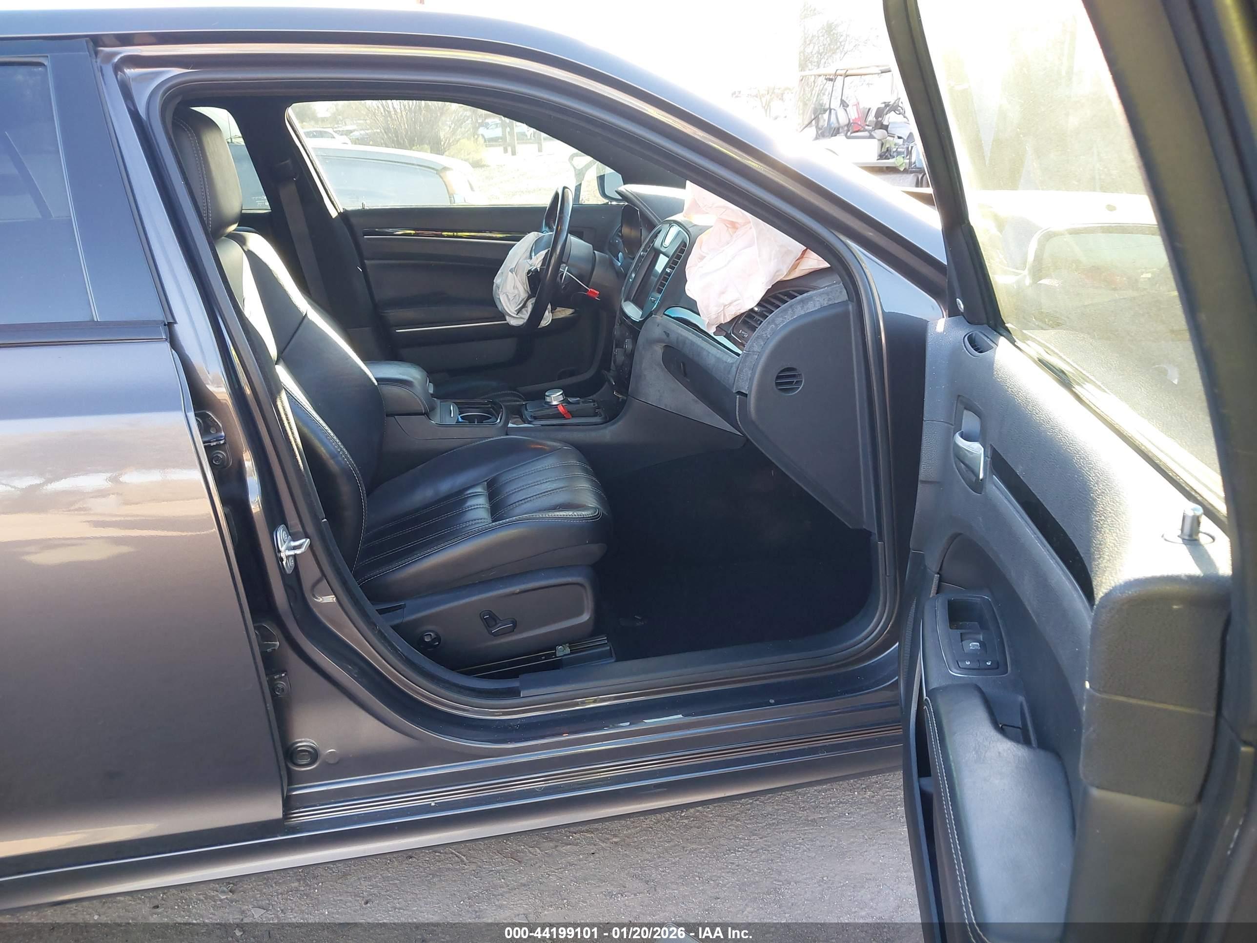 CHRYSLER 300 image 5