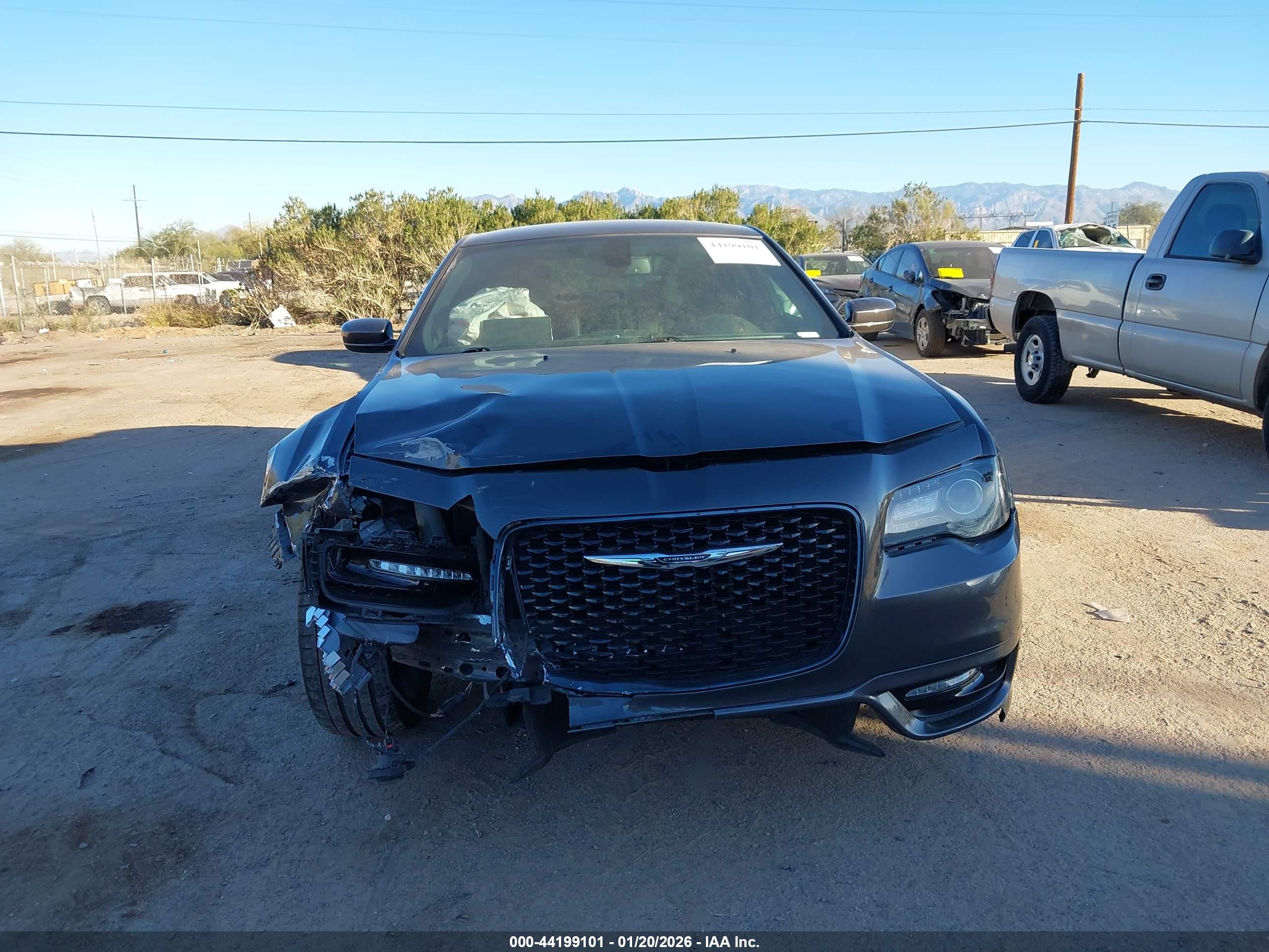 CHRYSLER 300 image 6