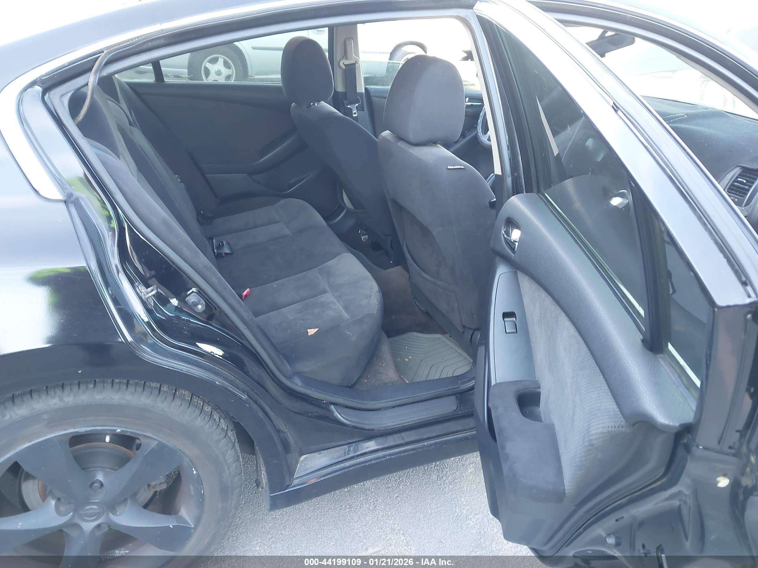 NISSAN ALTIMA image 8