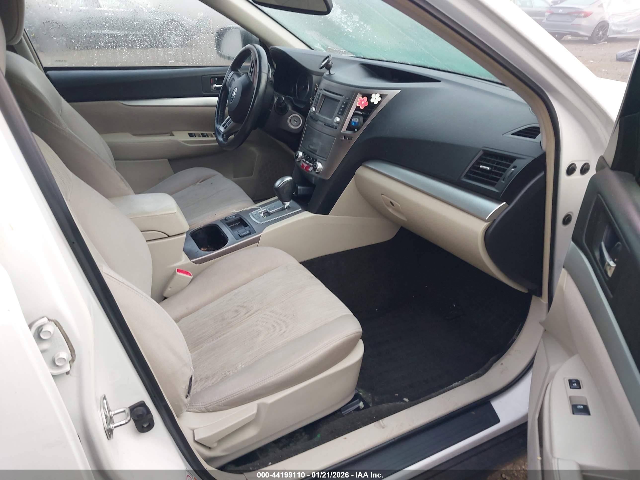 SUBARU OUTBACK image 5