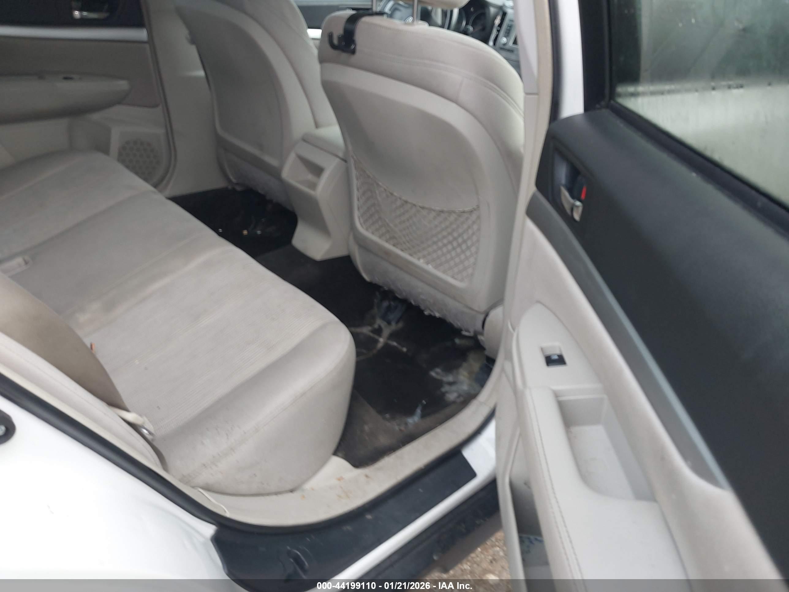 SUBARU OUTBACK image 8