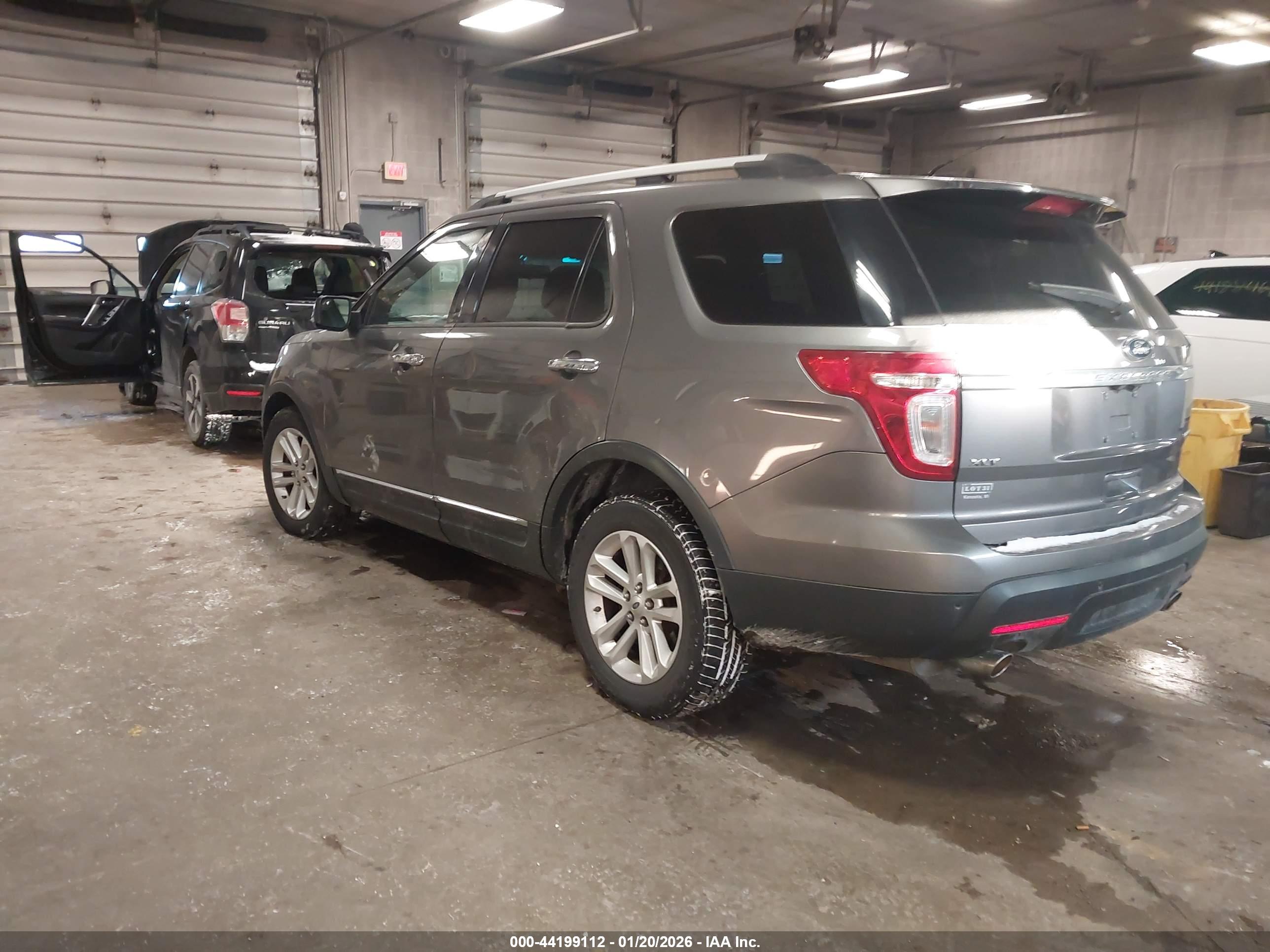 FORD EXPLORER image 3