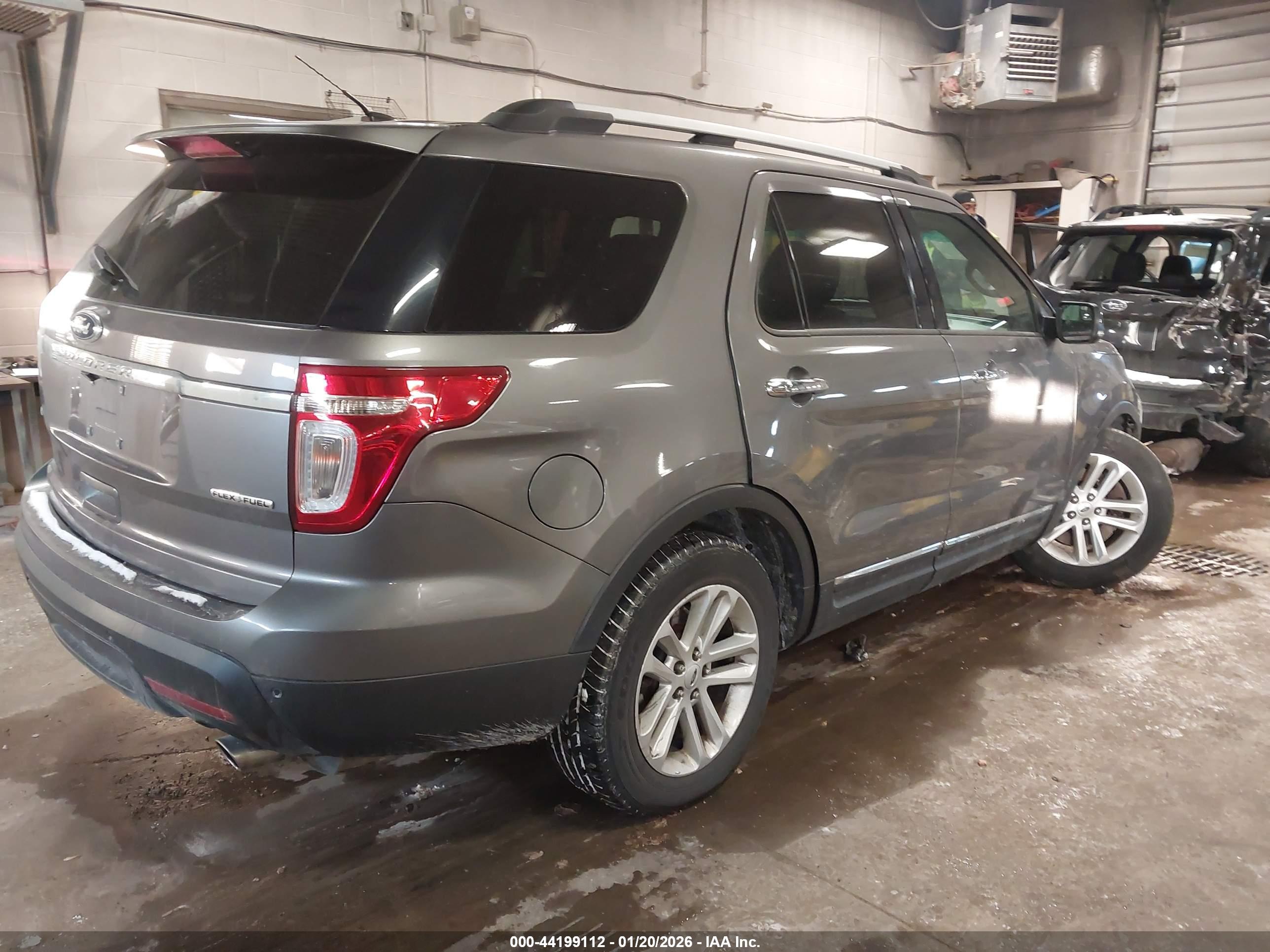 FORD EXPLORER image 4