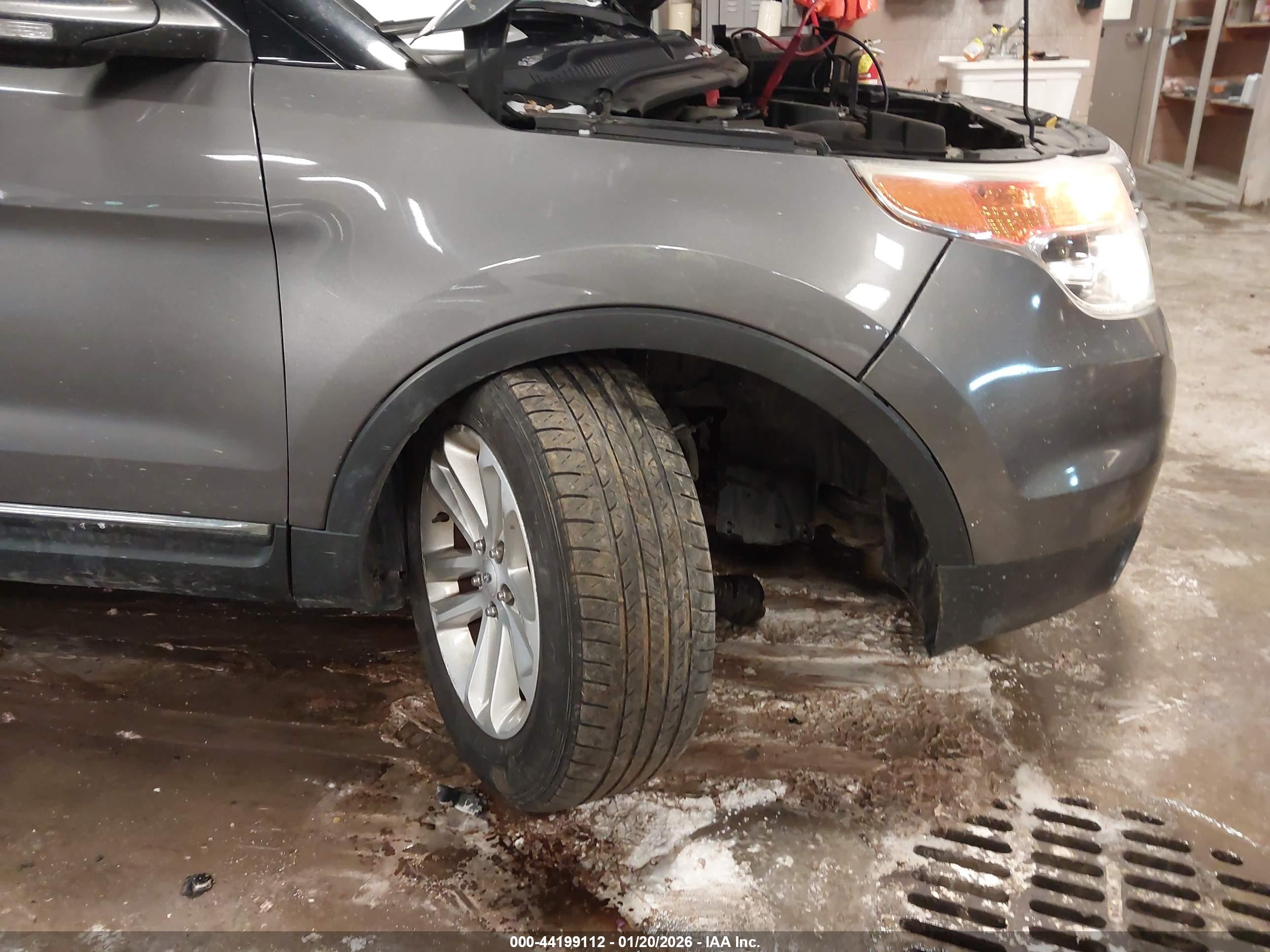 FORD EXPLORER image 6