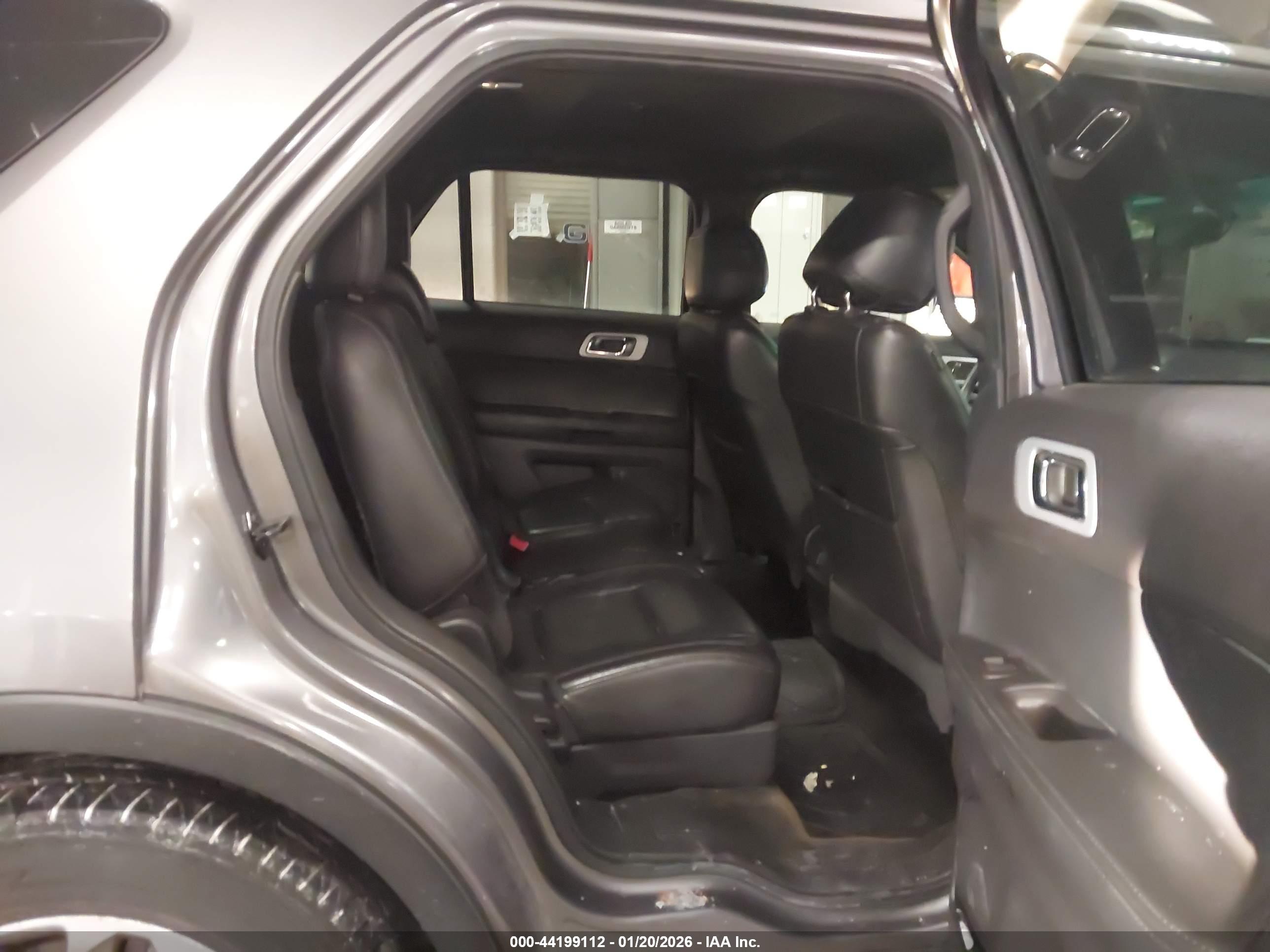 FORD EXPLORER image 8