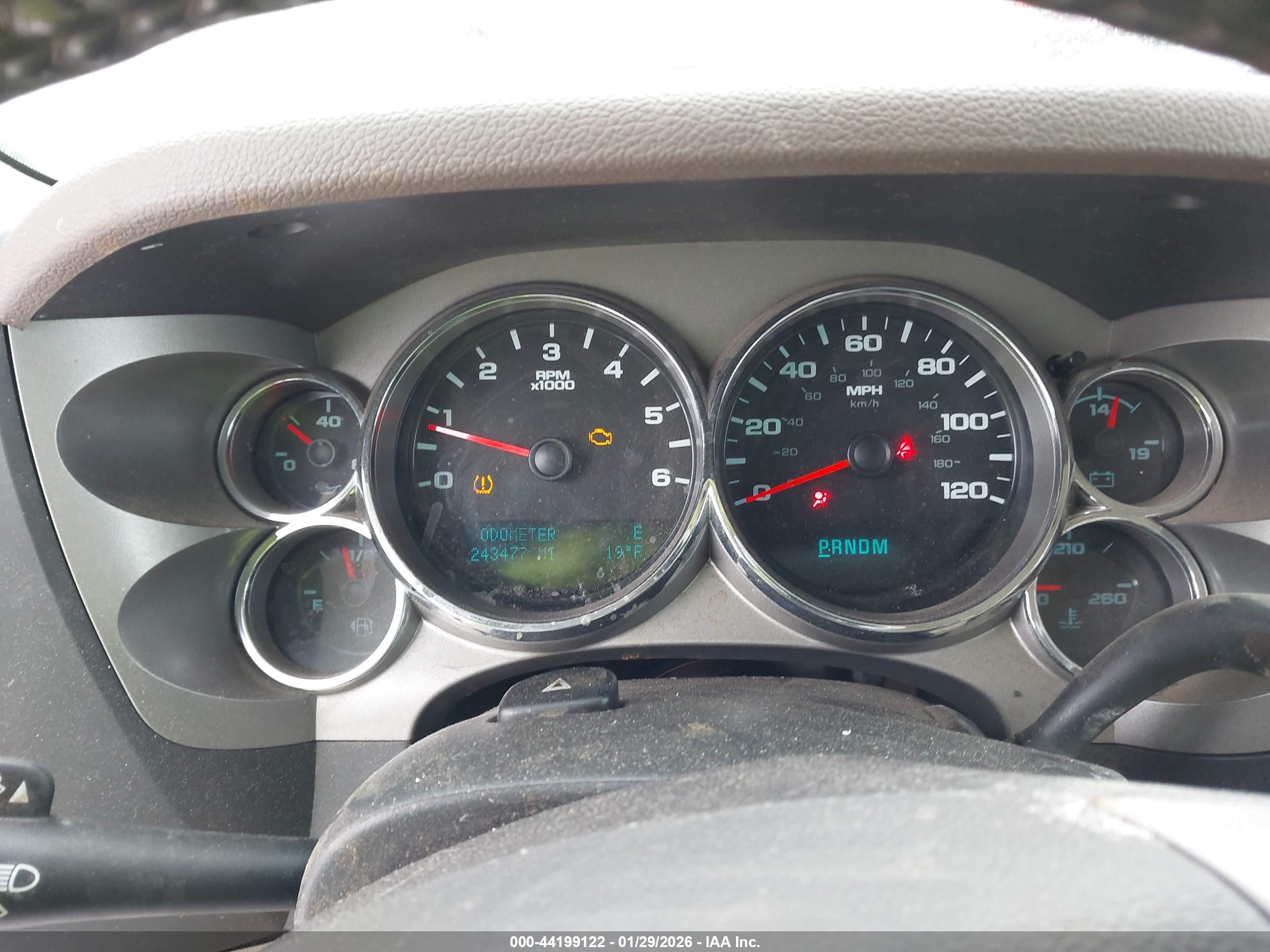 CHEVROLET SILVERADO image 7