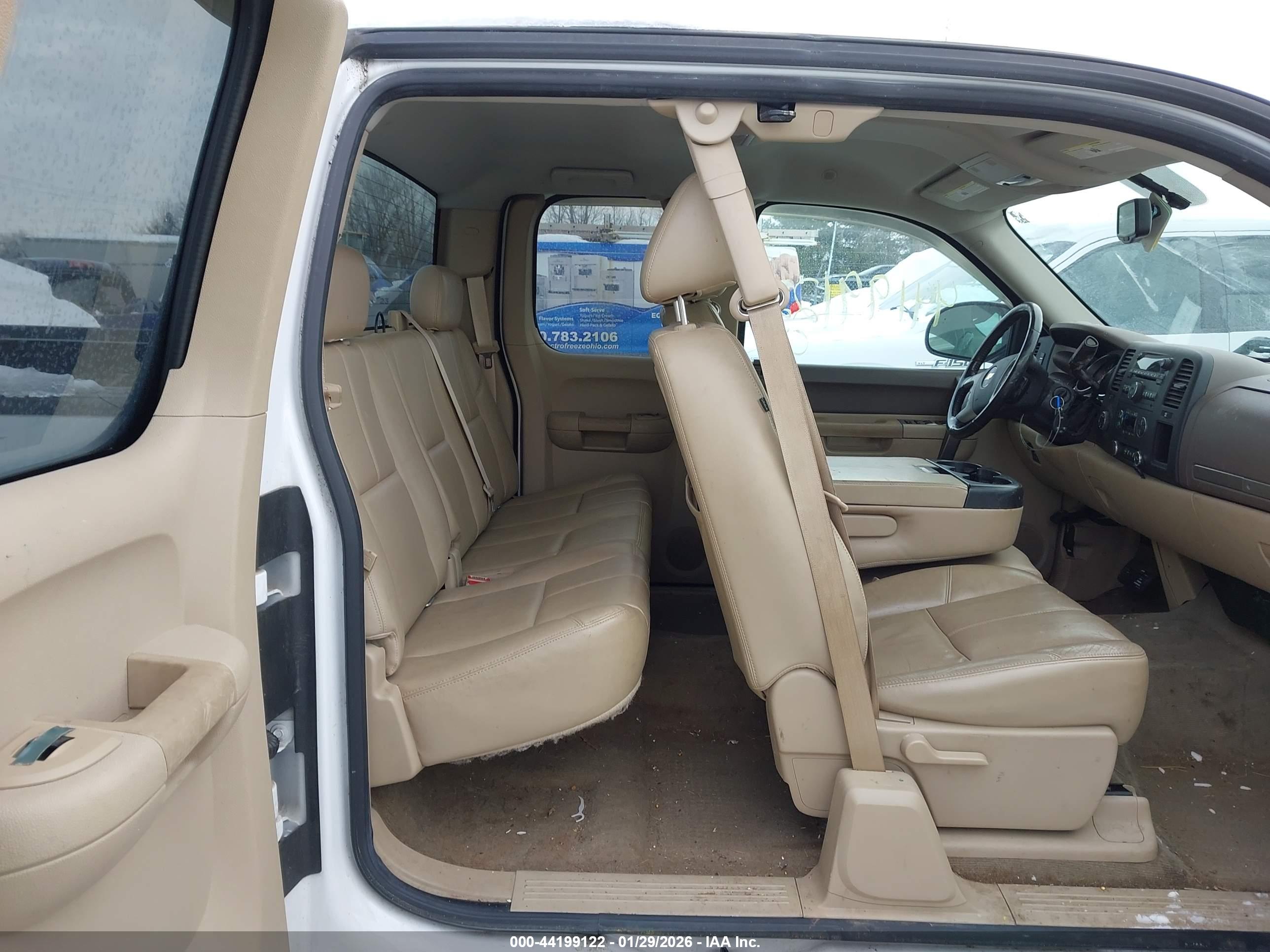 CHEVROLET SILVERADO image 8
